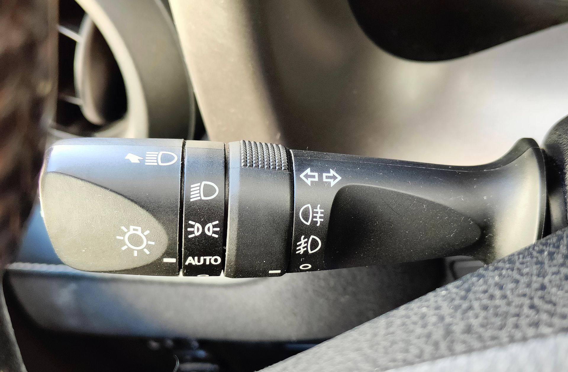 Toyota RAV4 2.5l Hybrid 4WD Feel! - foto 24