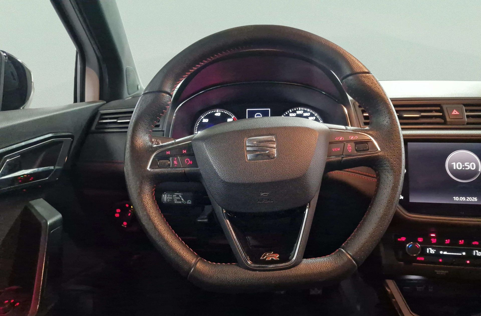 SEAT Arona 1.6 TDI Ecomotive FR - foto 27