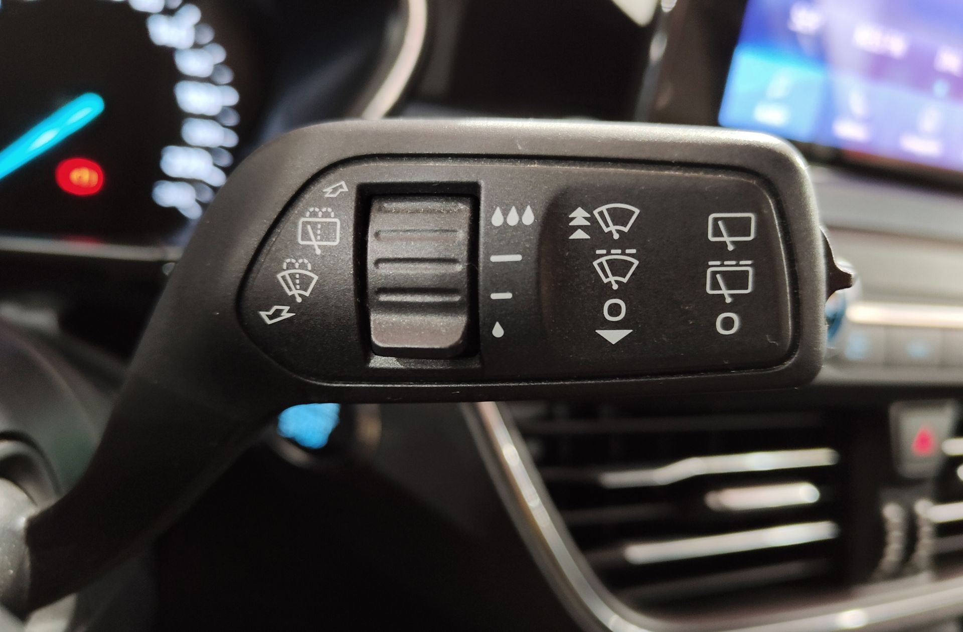 Ford Focus SportBreak 1.5 EcoBlue Active - foto 32