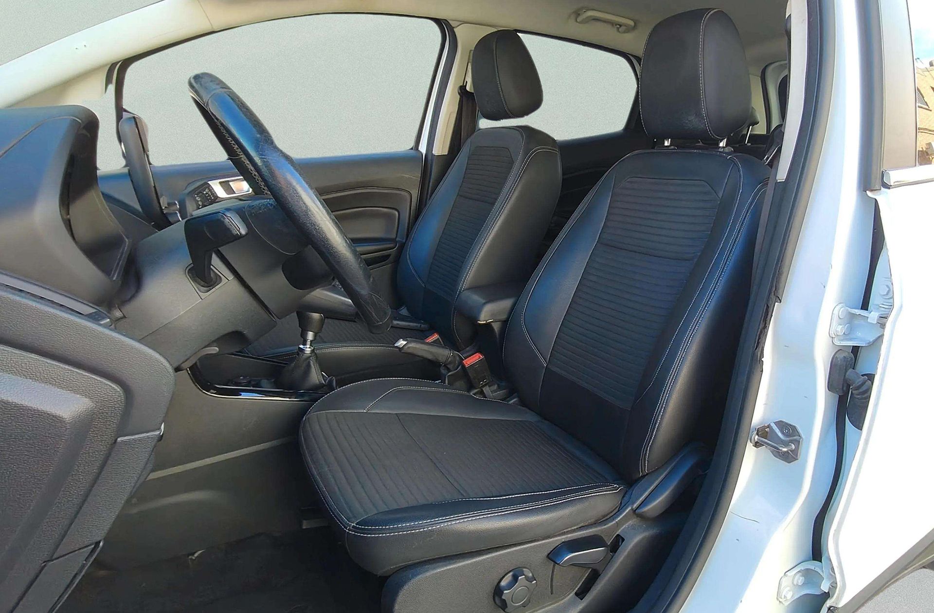 Ford EcoSport 1.0T EcoBoost Titanium - foto 9