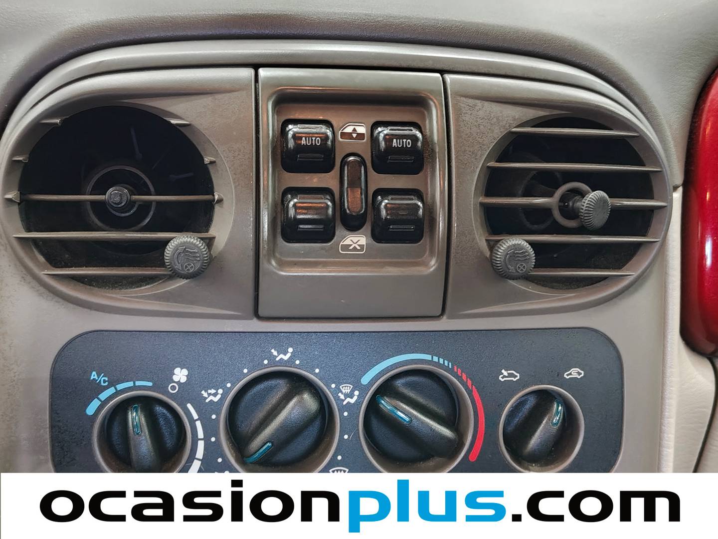 Equipamiento del Chrysler PT Cruiser Chrysler PT Cruiser 2.4 Touring (143 CV)