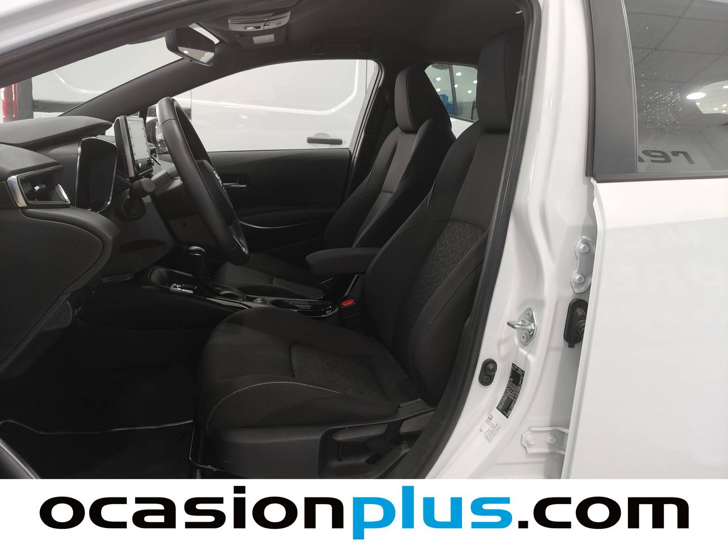 Foto asientos delanteros Toyota Corolla Toyota Corolla 1.8 125 Híbrido Active Tech E-CVT (122 CV)