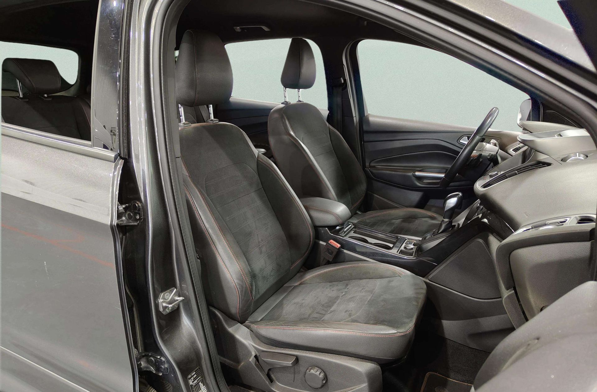 Ford Kuga 2.0 TDCi ST-Line Limited Edition 4x2 - foto 21