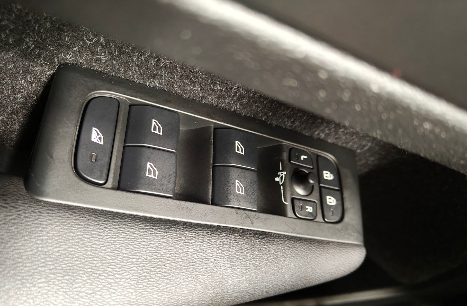 Volvo XC40 T2 Momentum Core - foto 35