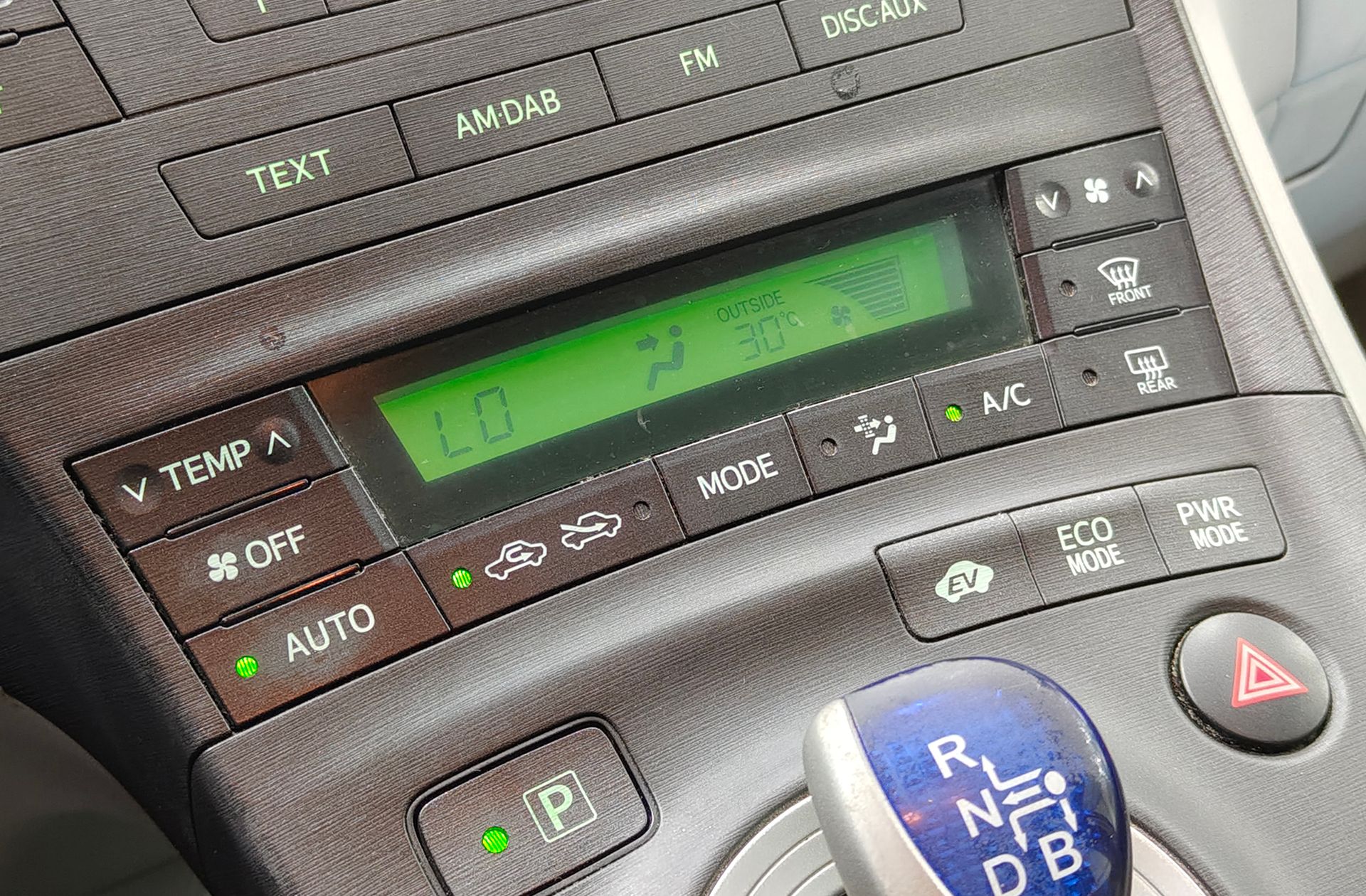 Toyota Prius 1.8 HSD Executive - foto 30