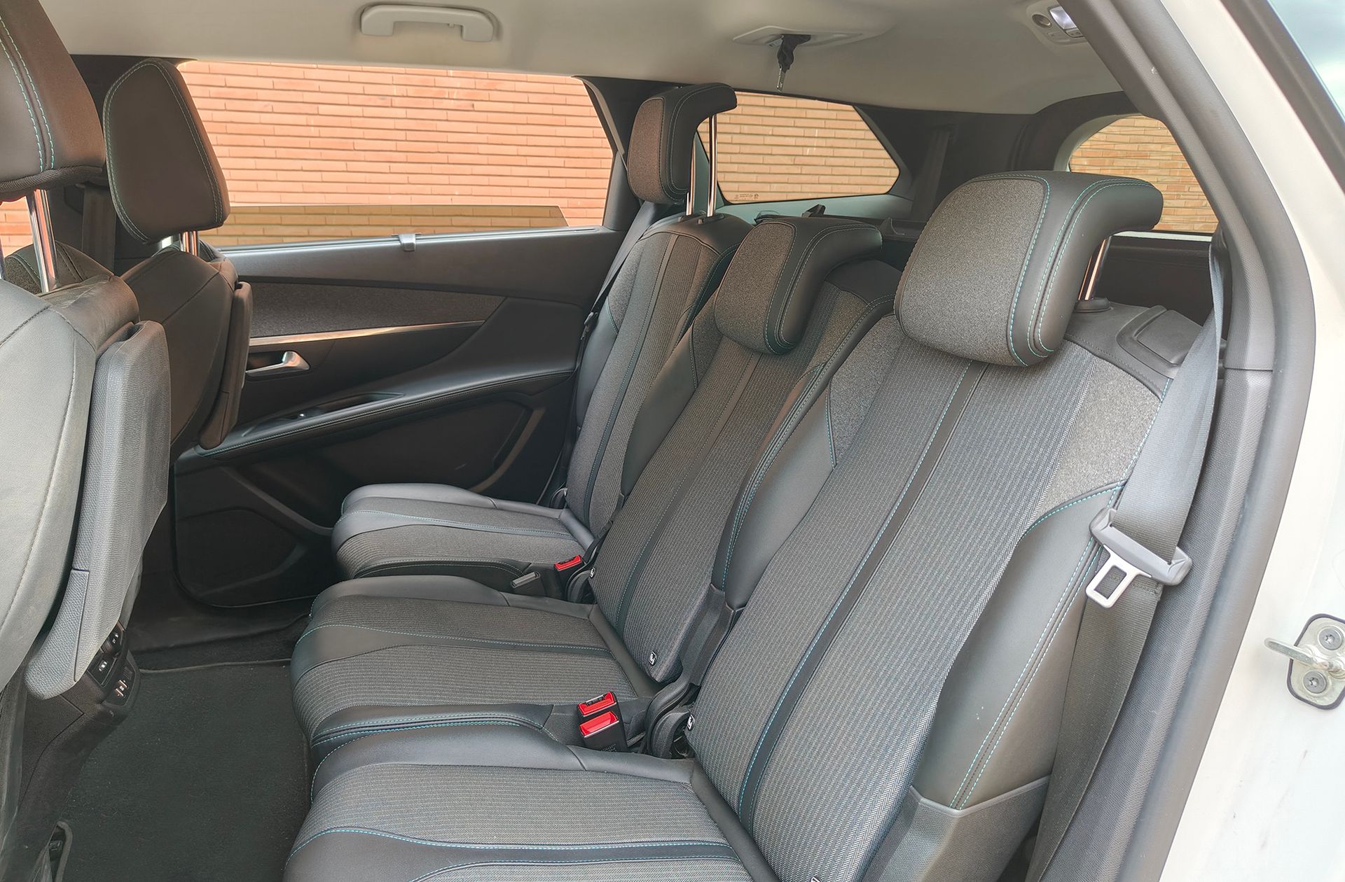 Peugeot 5008 BlueHDi 130 Allure Pack EAT8 7 plazas - foto 12