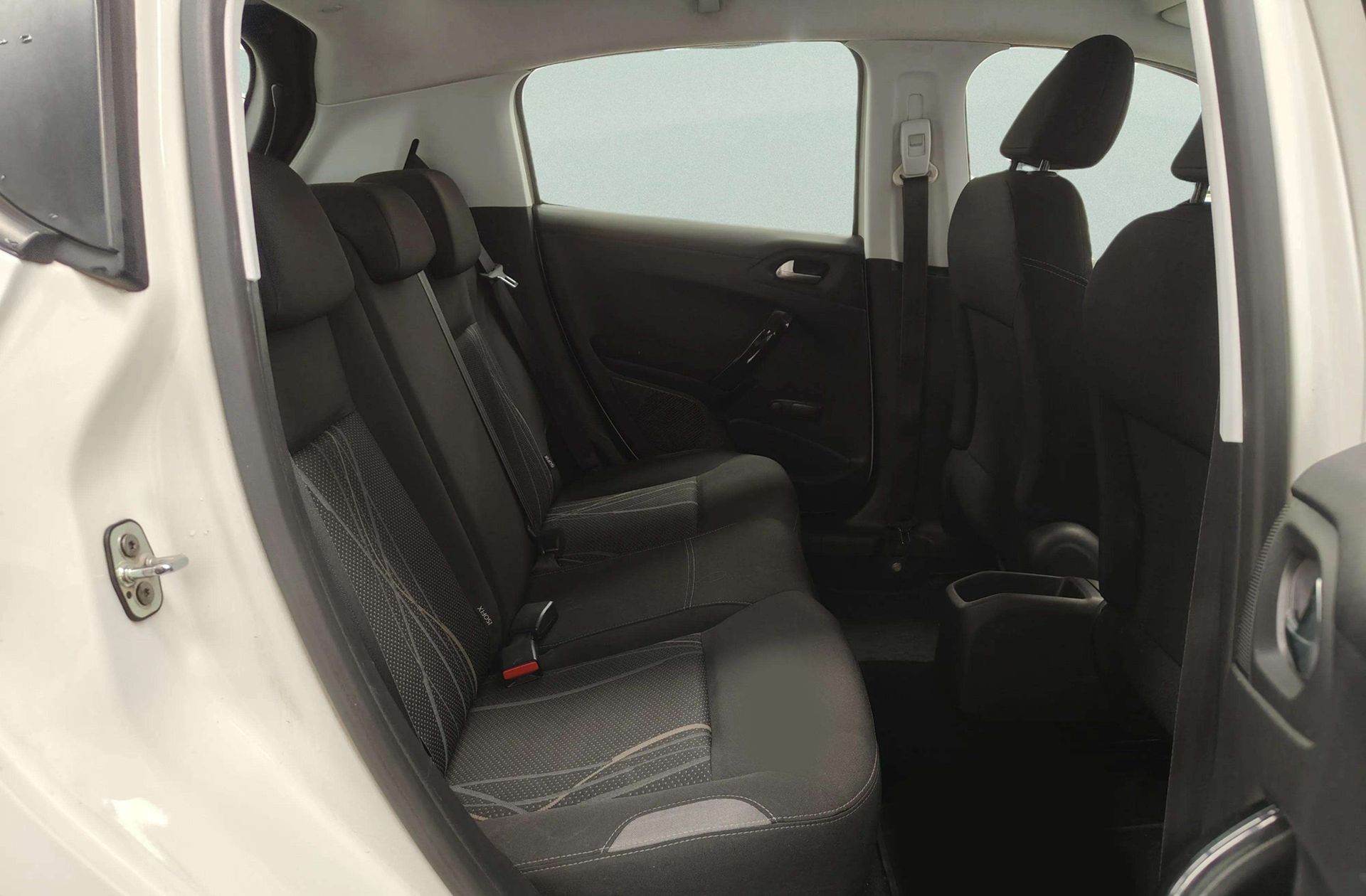 Peugeot 208 1.4 HDi Active - foto 13