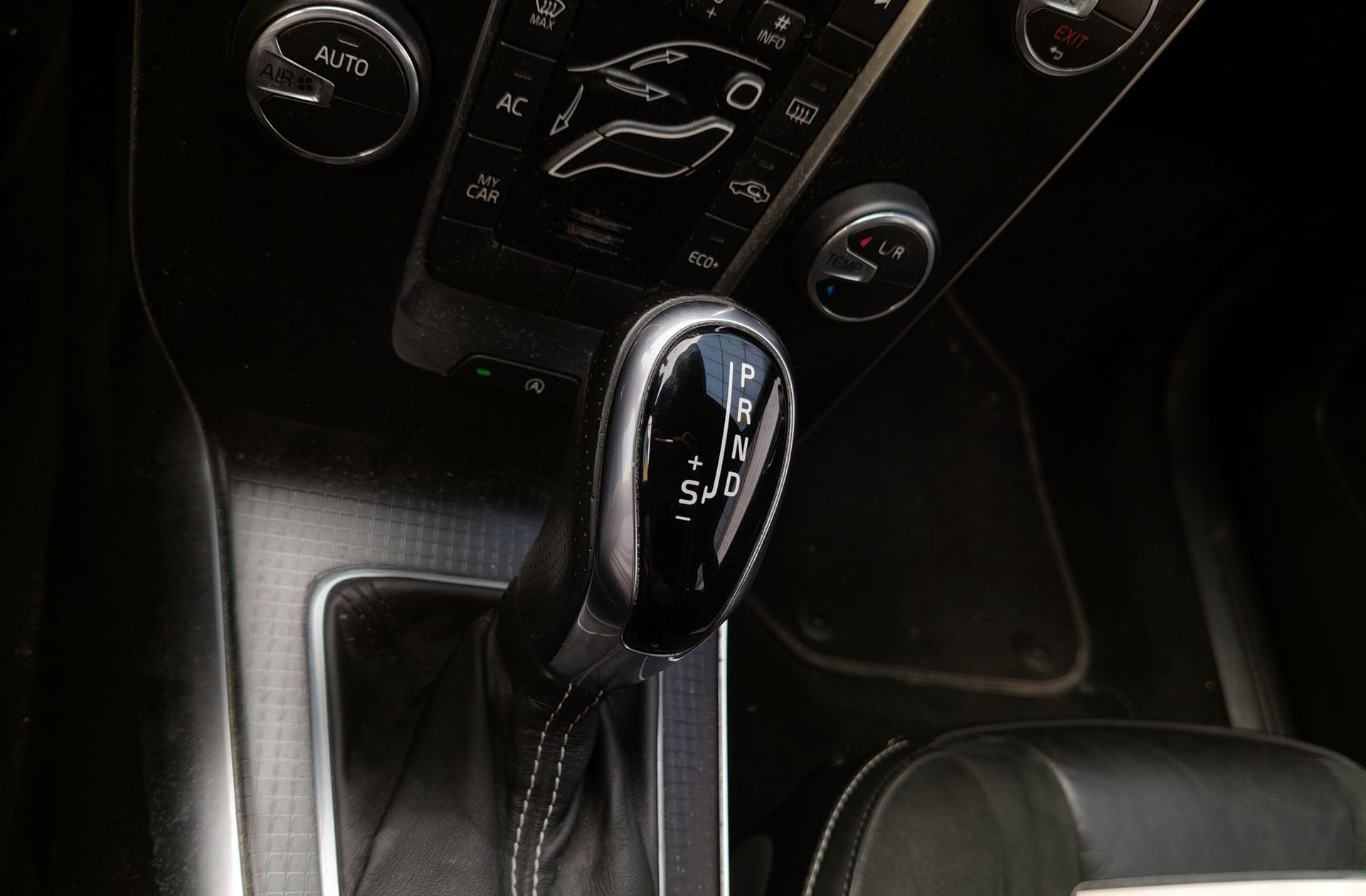 Volvo V40 R-Design Momentum - foto 5