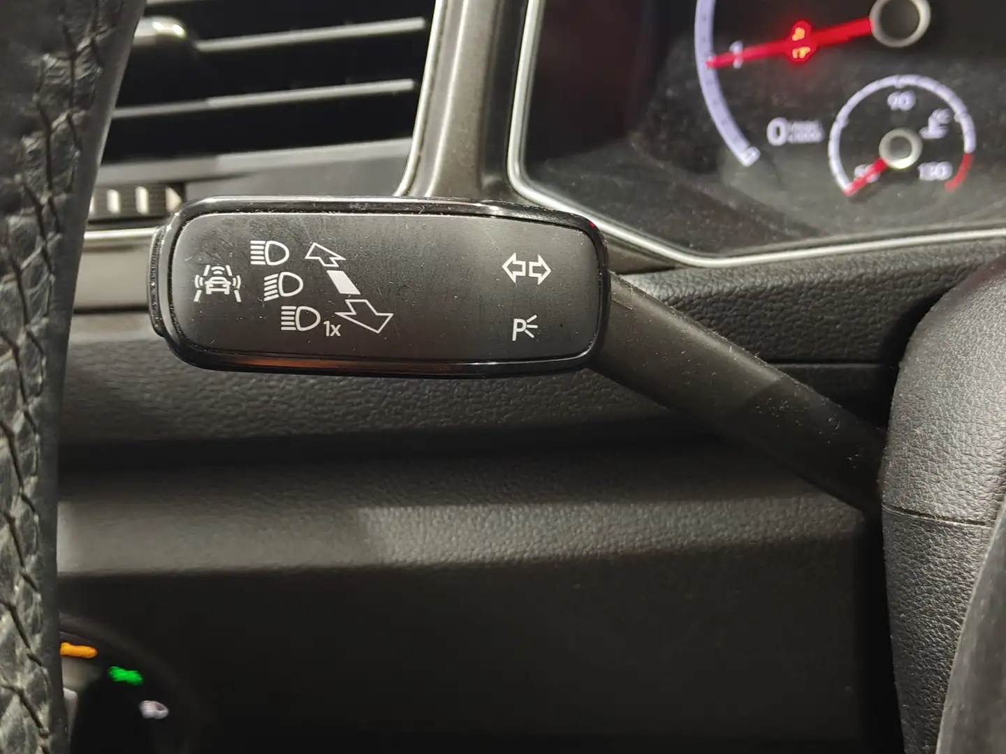 Foto Volkswagen T-Roc Volkswagen T-Roc Advance Style 1.0 TSI  (115 CV)