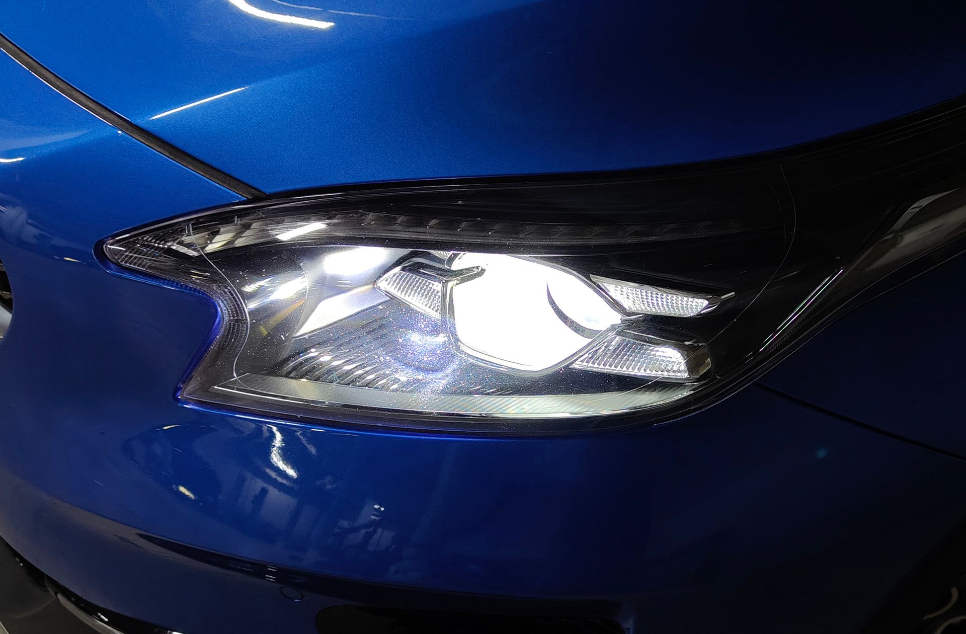Kia XCeed 1.6 MHEV iMT Emotion - foto 16