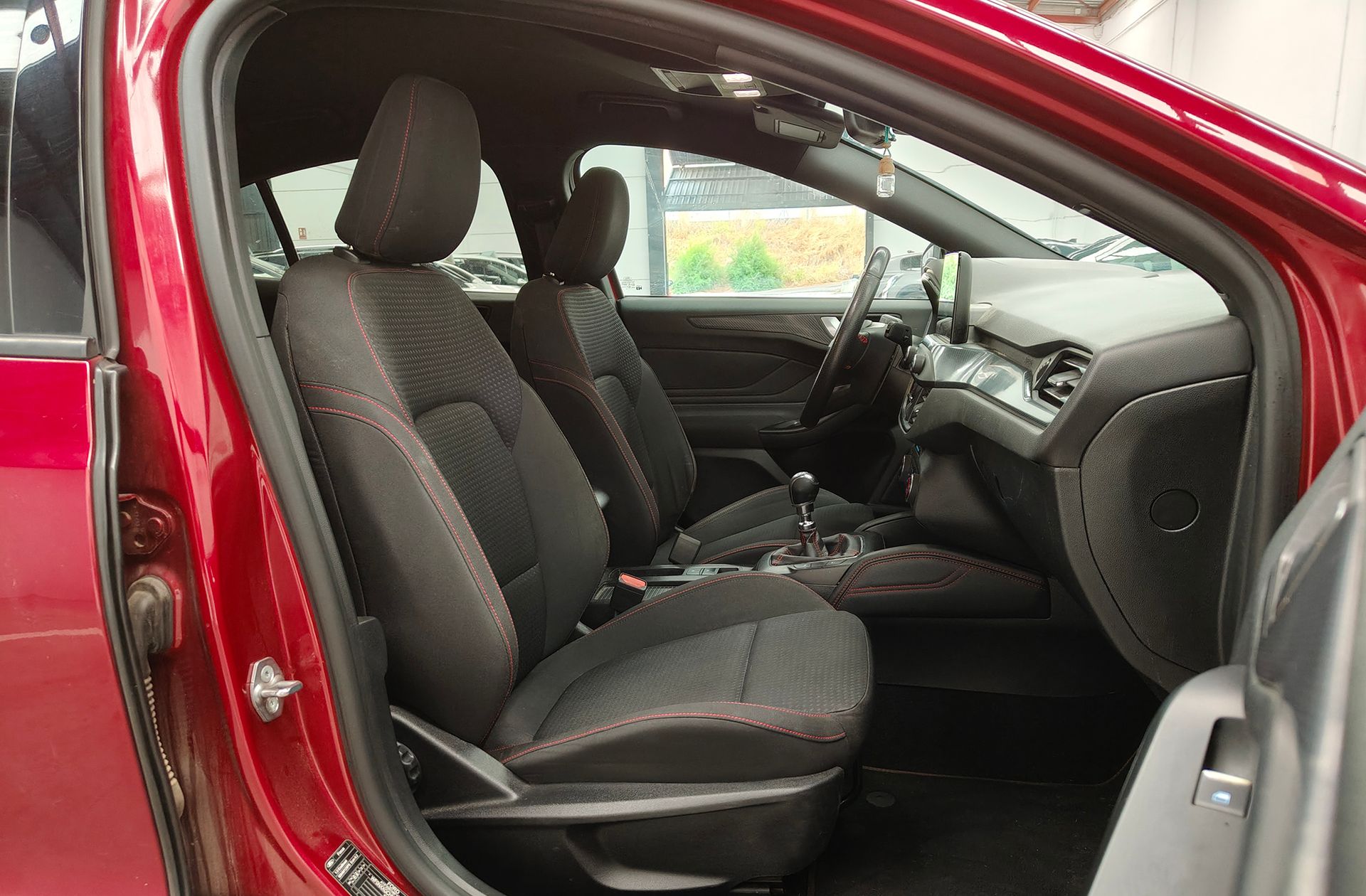 Ford Focus 1.0 EcoBoost ST-Line - foto 19