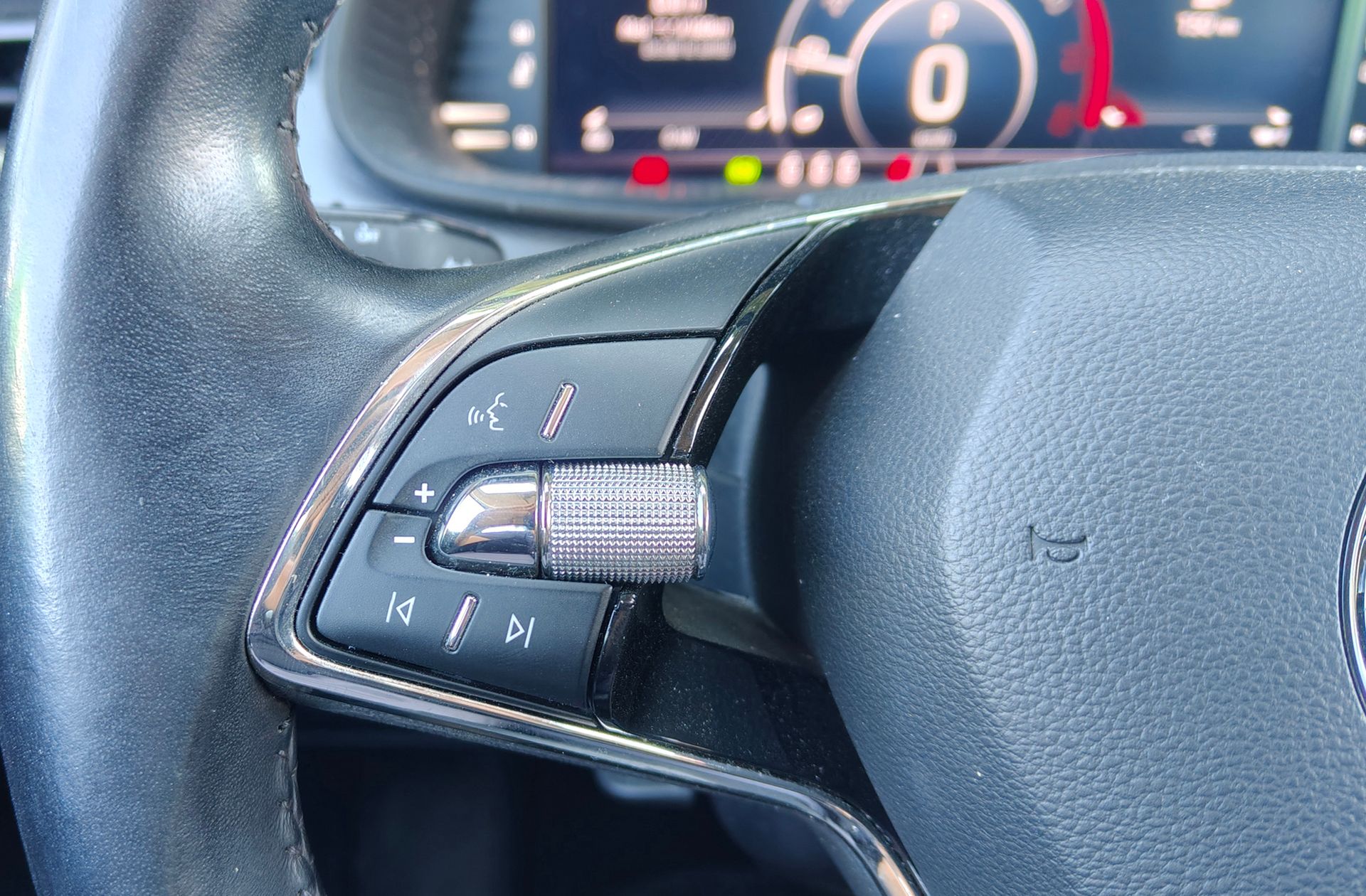Škoda Kamiq 1.0 TSI Ambition DSG - foto 22