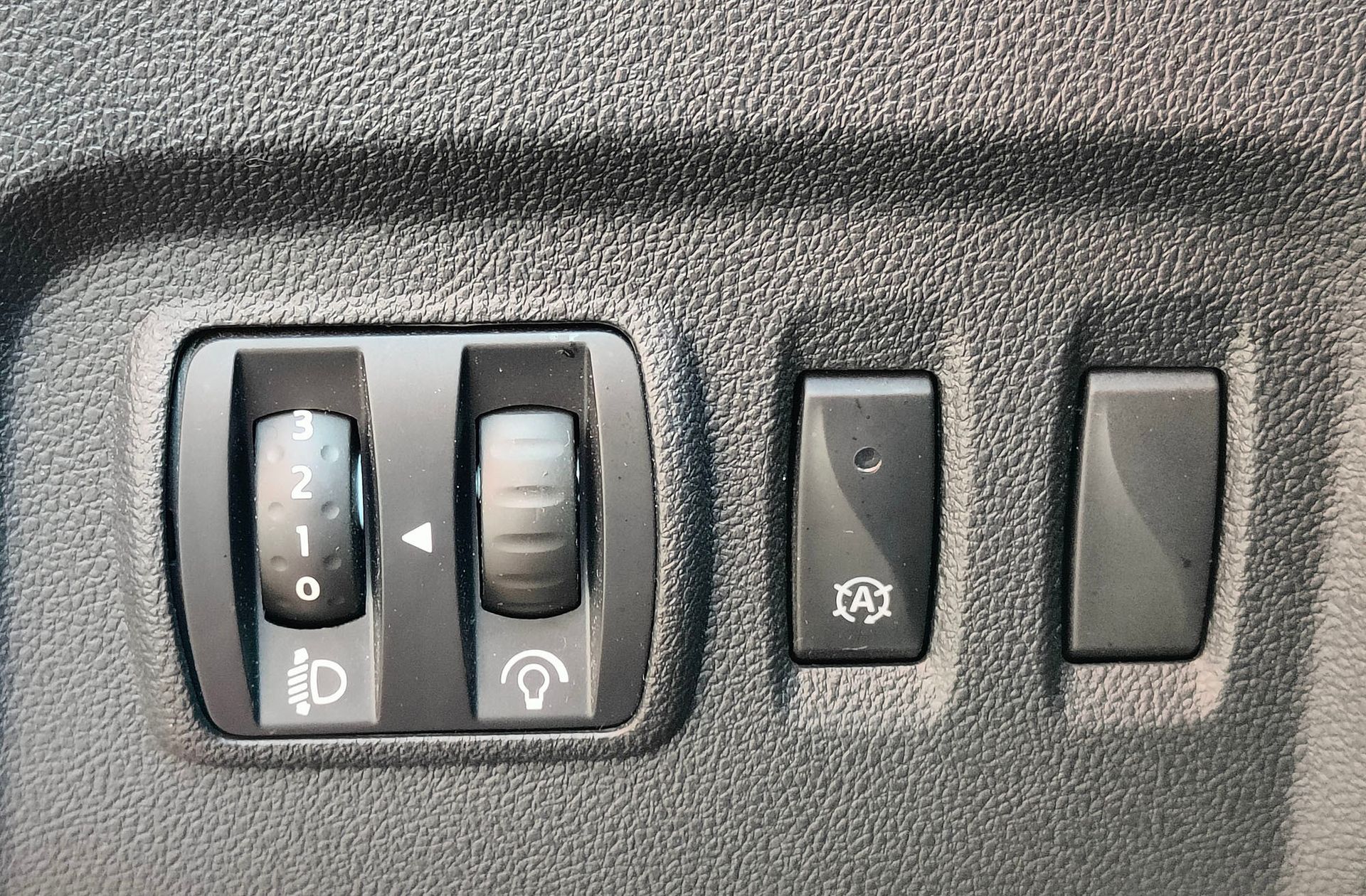 Renault Captur 1.5 dCi Energy Xmod EDC - foto 14