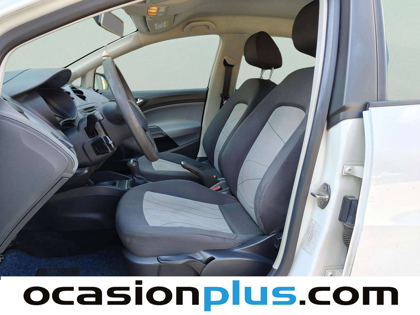 Foto asientos delanteros Seat Ibiza Seat Ibiza 1.2 TDI Reference (75 CV)