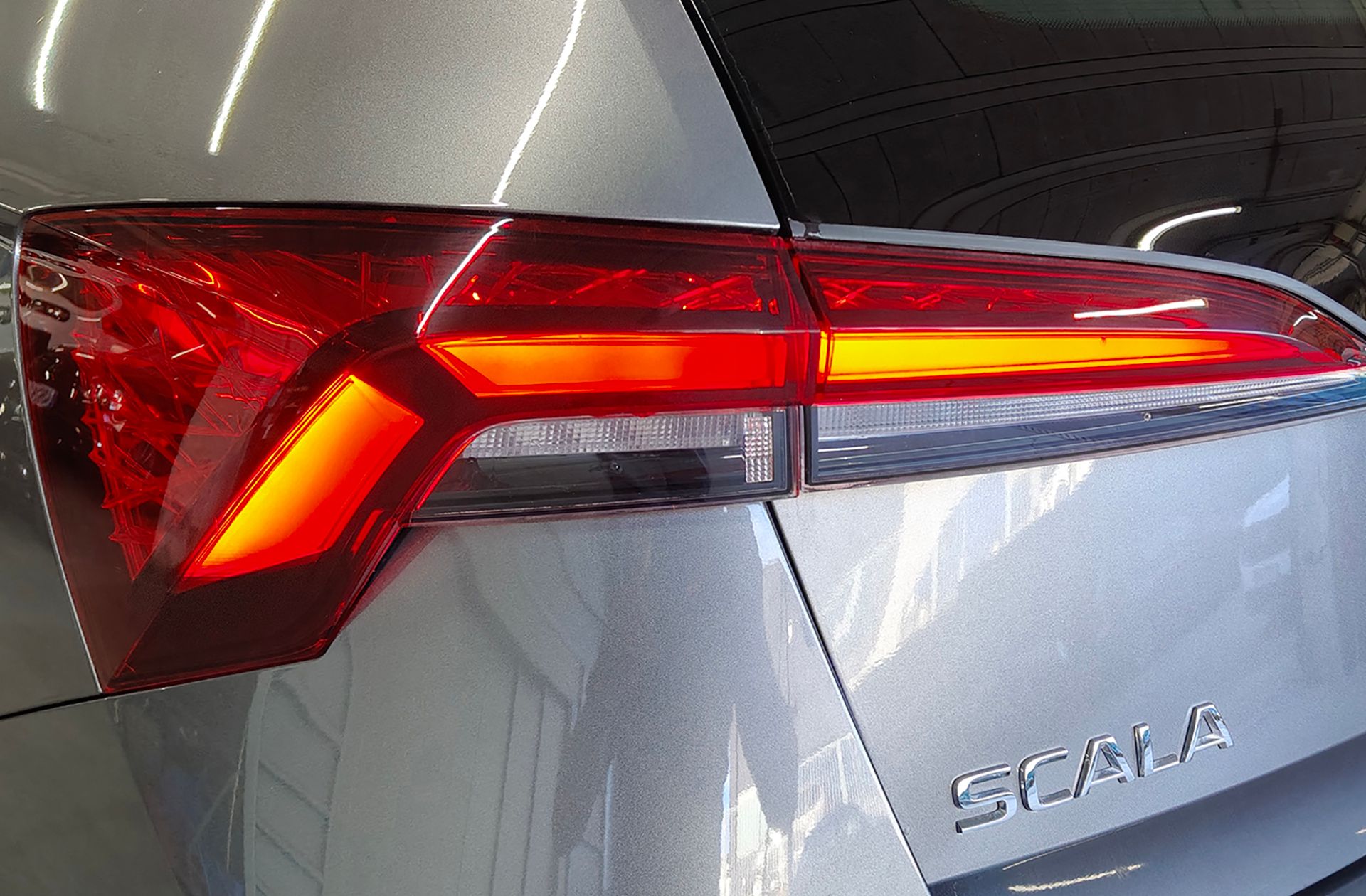 Škoda Scala 1.0 TSI Selection DSG - foto 18