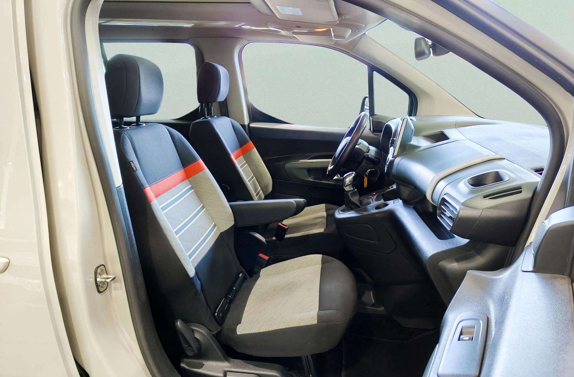 Citroën Berlingo BlueHDi 100 Talla M Shine - foto 19
