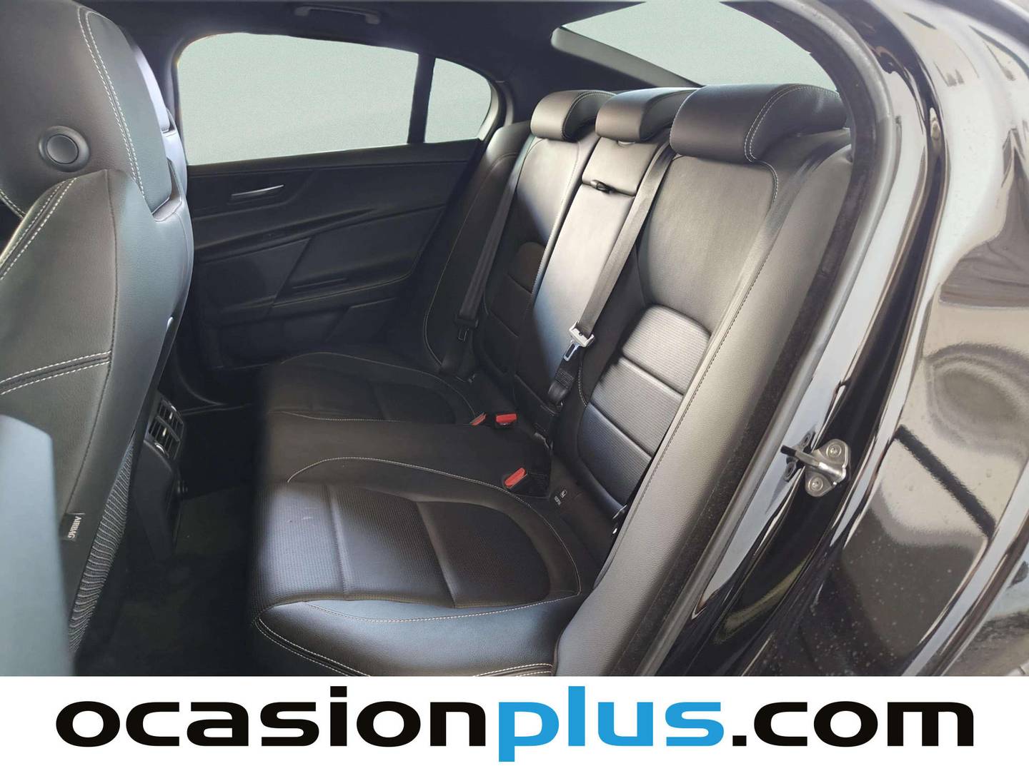 Foto asientos traseros Jaguar XE Jaguar XE 2.0 Diesel R-Sport RWD Auto (180 CV)