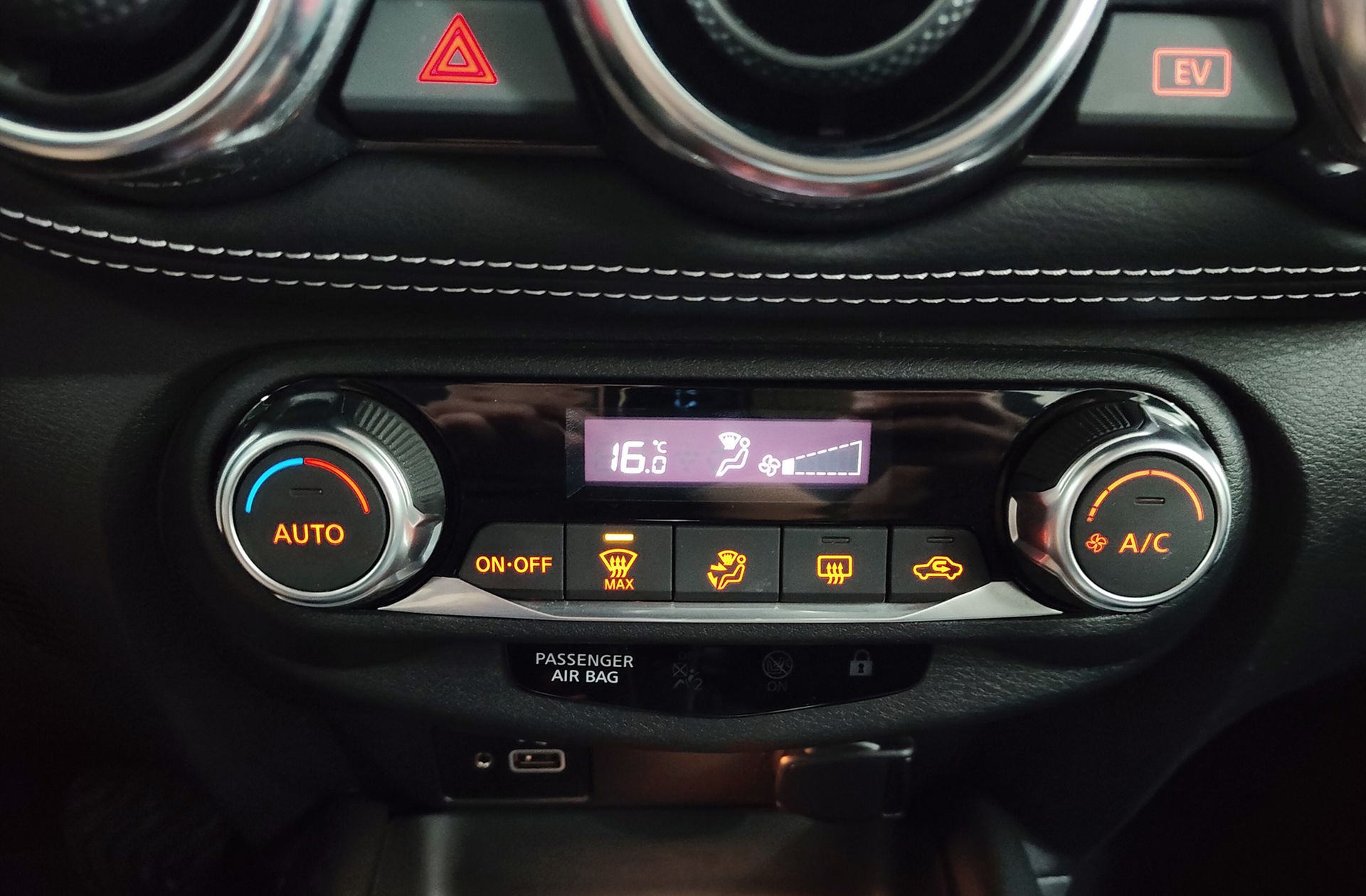 Nissan Juke 1.6 Hybrid N-Connecta - foto 30