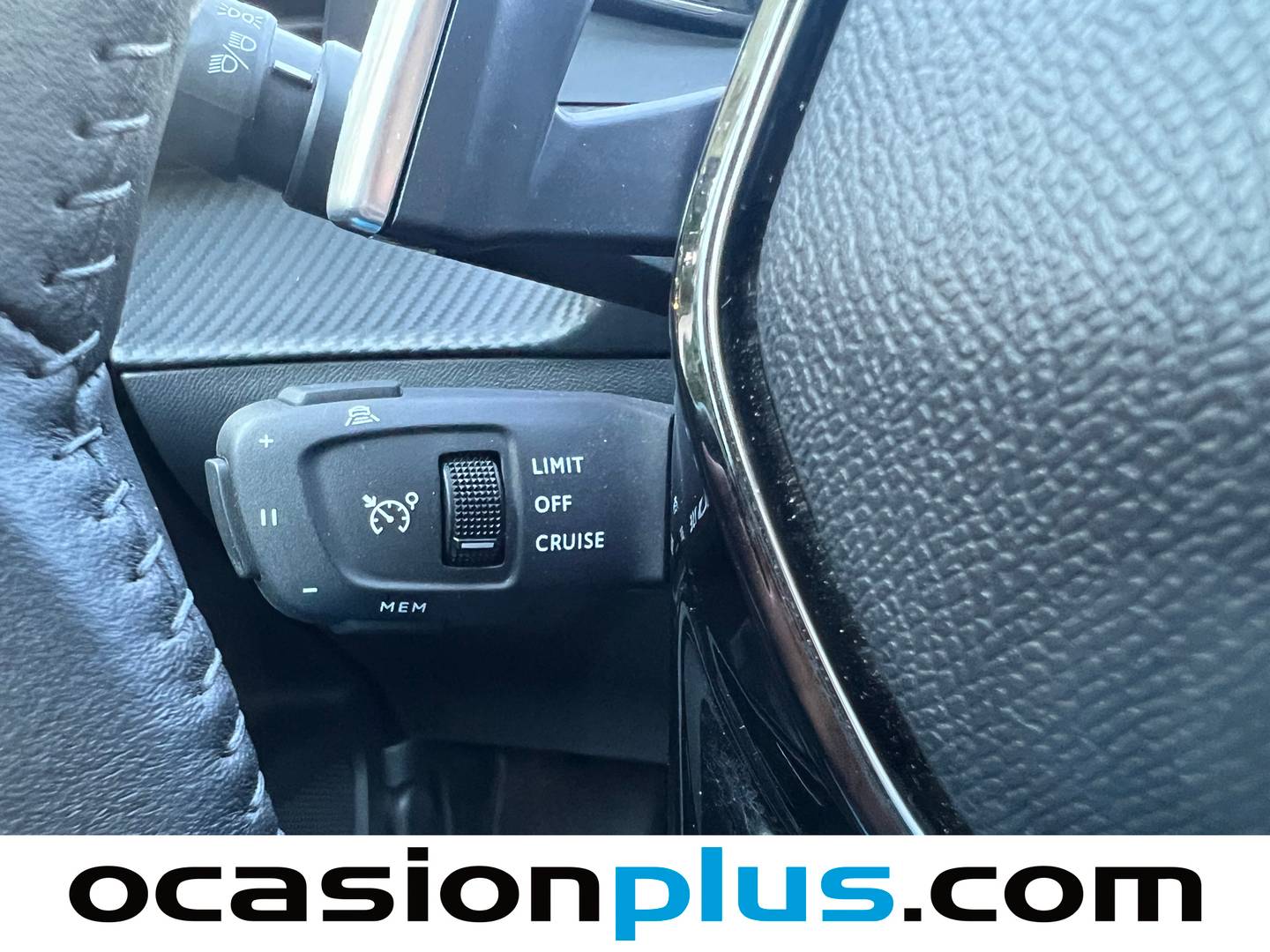 Foto Peugeot 2008 Peugeot 2008 Allure Hybrid eDCS6 (136 CV)