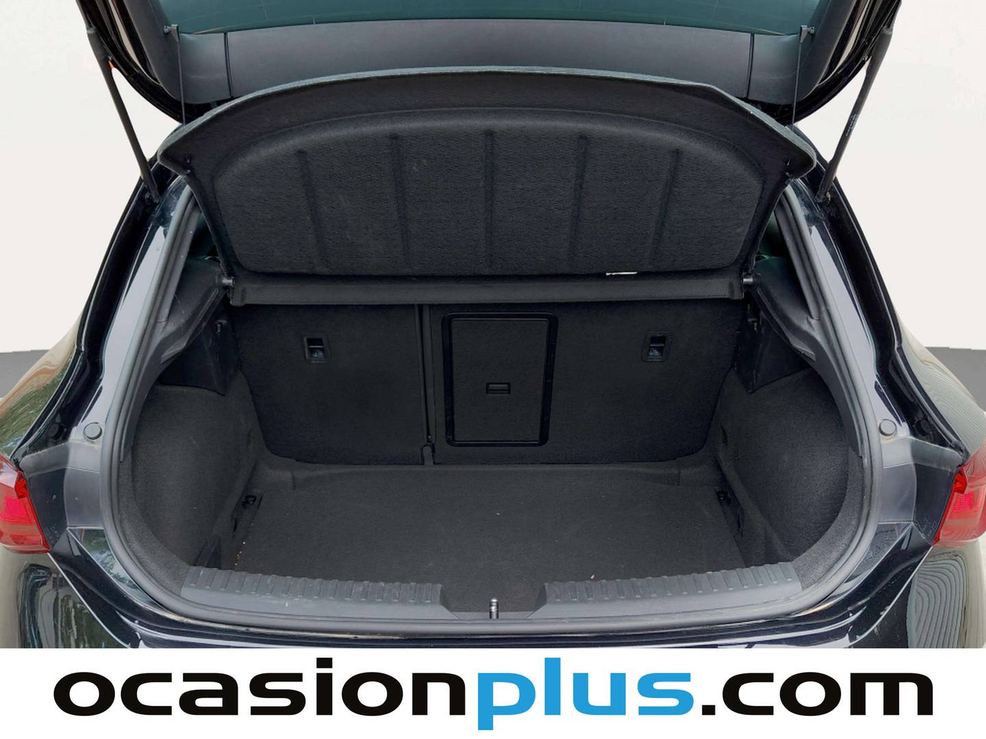 Fotos maletero Seat León Seat León 1.5 eTSI S&S FR Special Edition Vision DSG (150 CV)