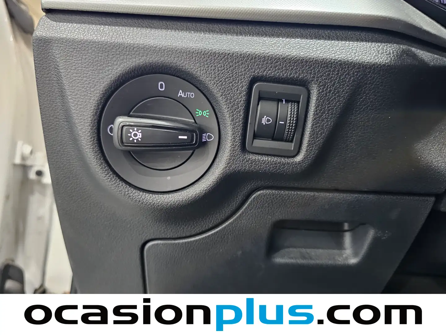 Foto Skoda Kamiq Skoda Kamiq 1.0 TSI Emotion DSG (110 CV)