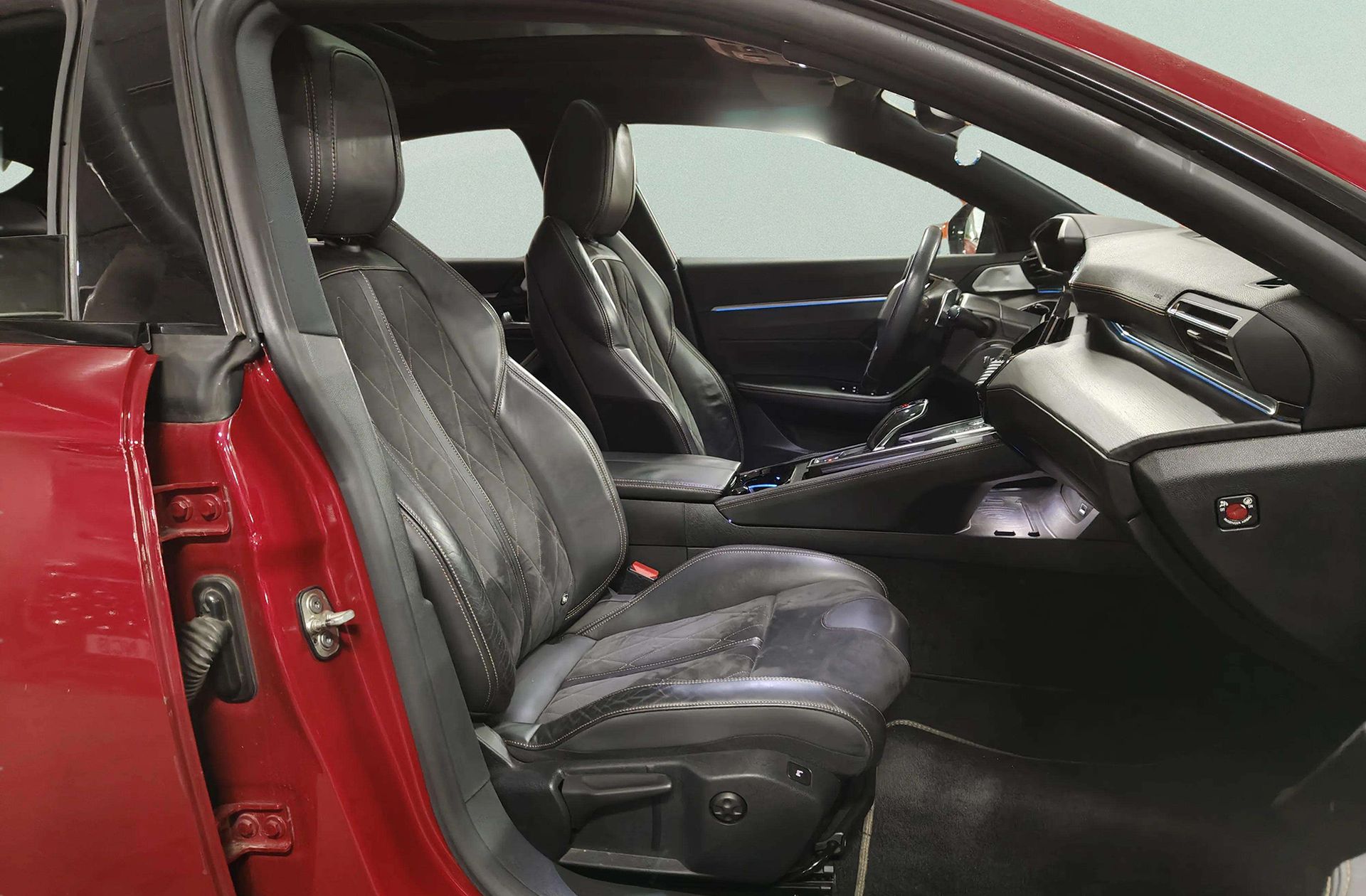 Peugeot 508 BlueHDi 180 First Edition EAT8 - foto 24