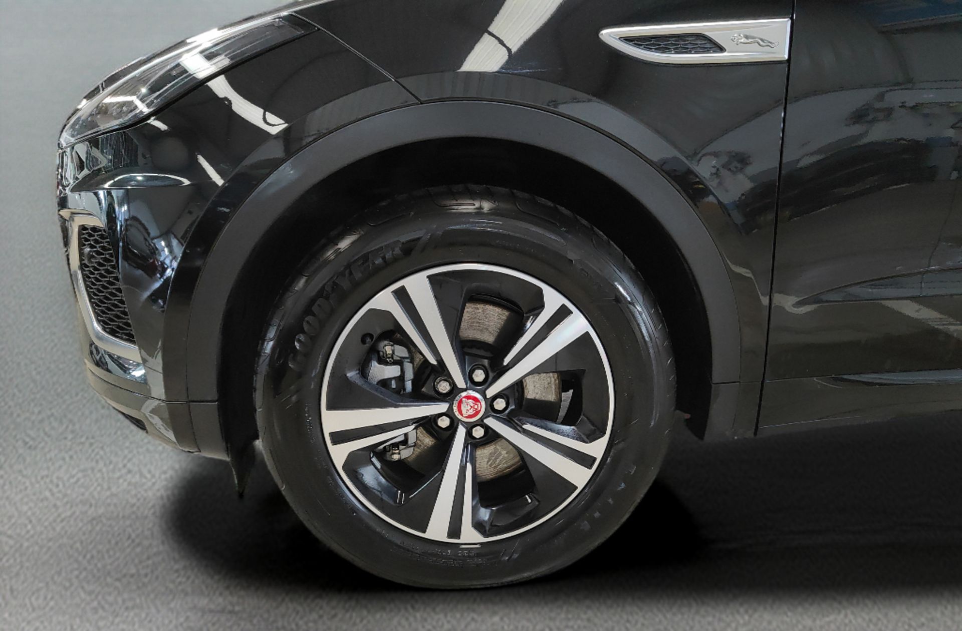 Jaguar E-Pace 2.0D MHEV R-Dynamic S 4WD - foto 38