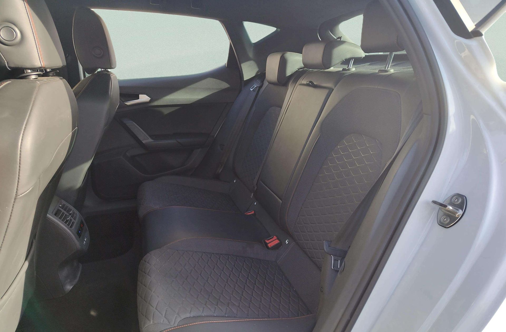 SEAT León 1.5 TSI FR 25 Aniversario - foto 12