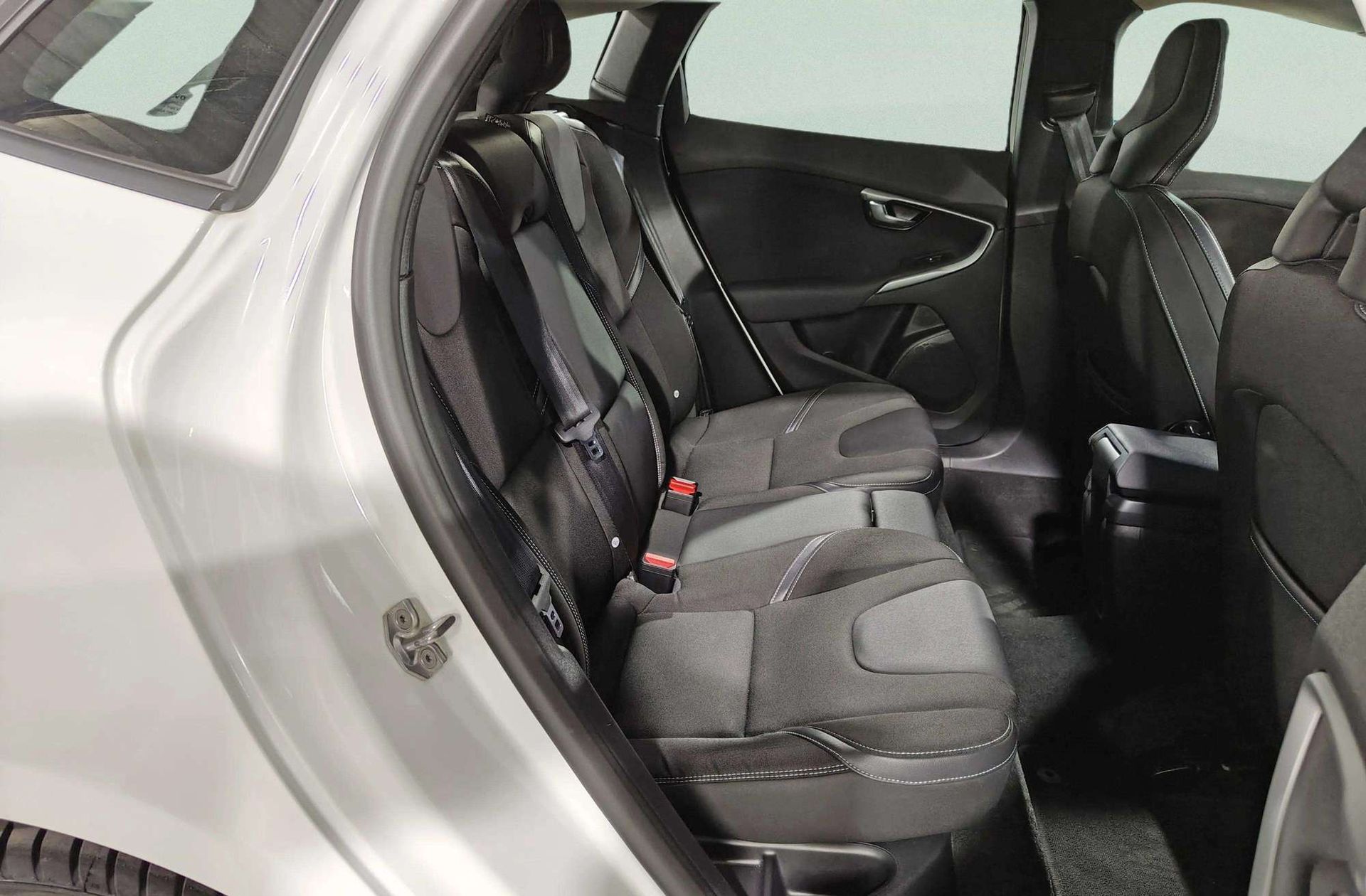 Volvo V40 T2 Momentum - foto 14