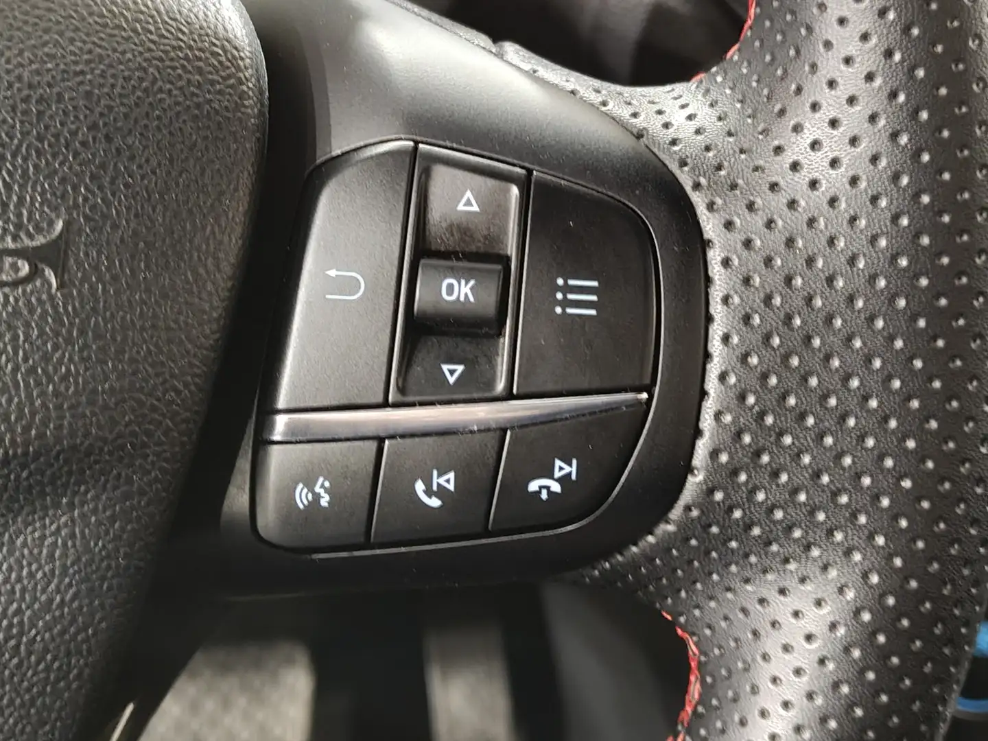 Foto Ford Puma Ford Puma 1.0 EcoBoost MHEV ST-Line X Auto (125 CV)