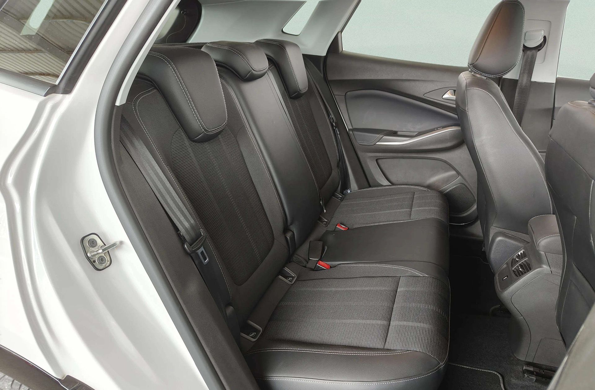 Opel Grandland 1.2 Turbo GS - foto 16