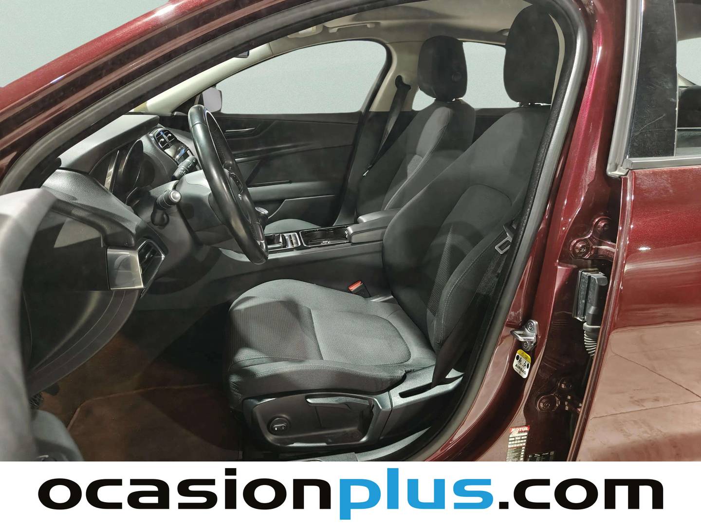 Foto Jaguar XE Jaguar XE 2.0 Diesel XE-Pure RWD (180 CV)