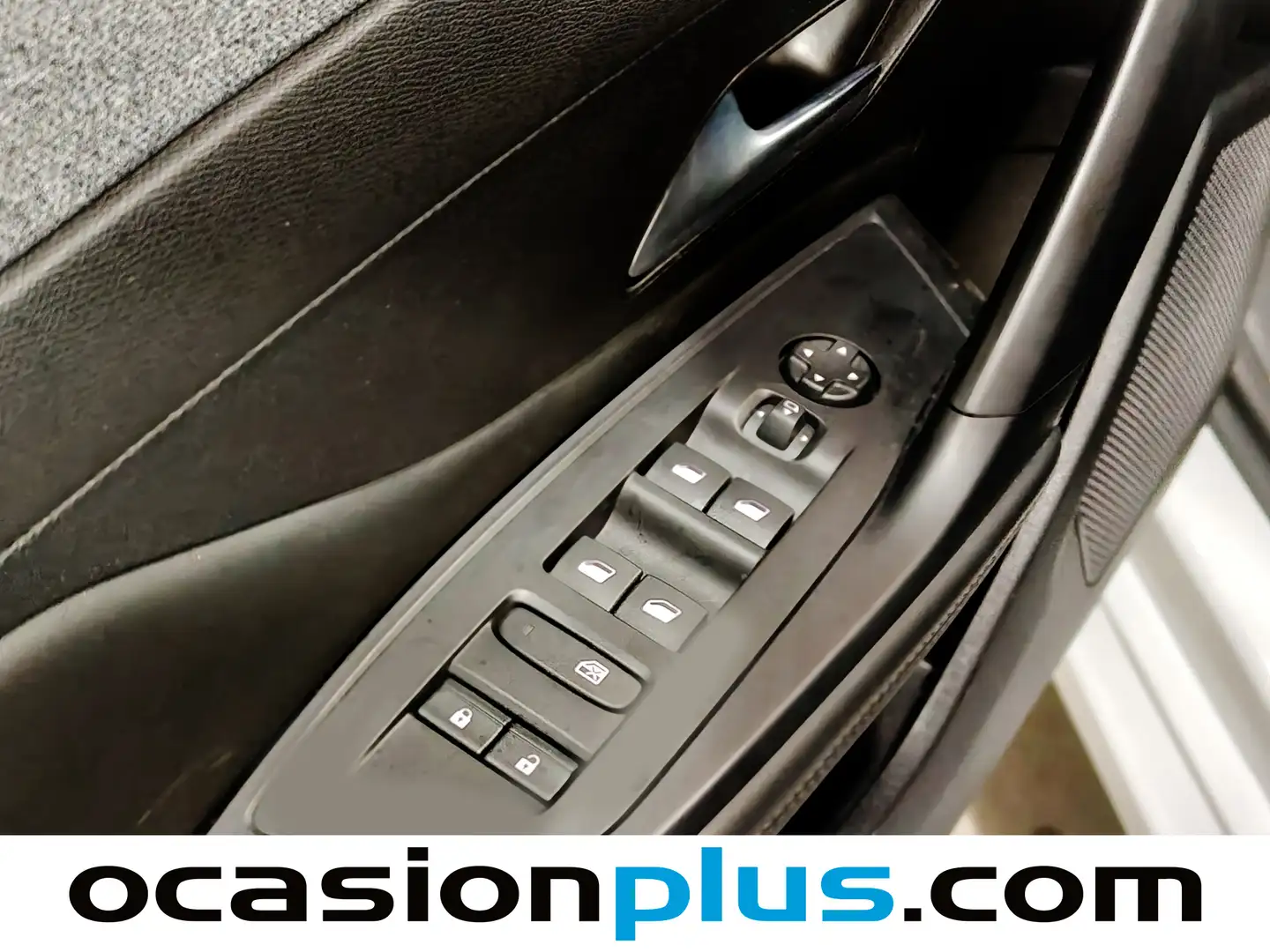 Foto Peugeot 308 Peugeot 308 Allure Hybrid eDCS6 (145 CV)