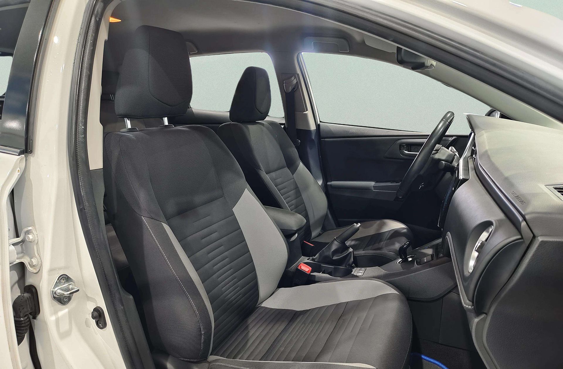 Toyota Auris 1.8 140H Hybrid Feel! - foto 14