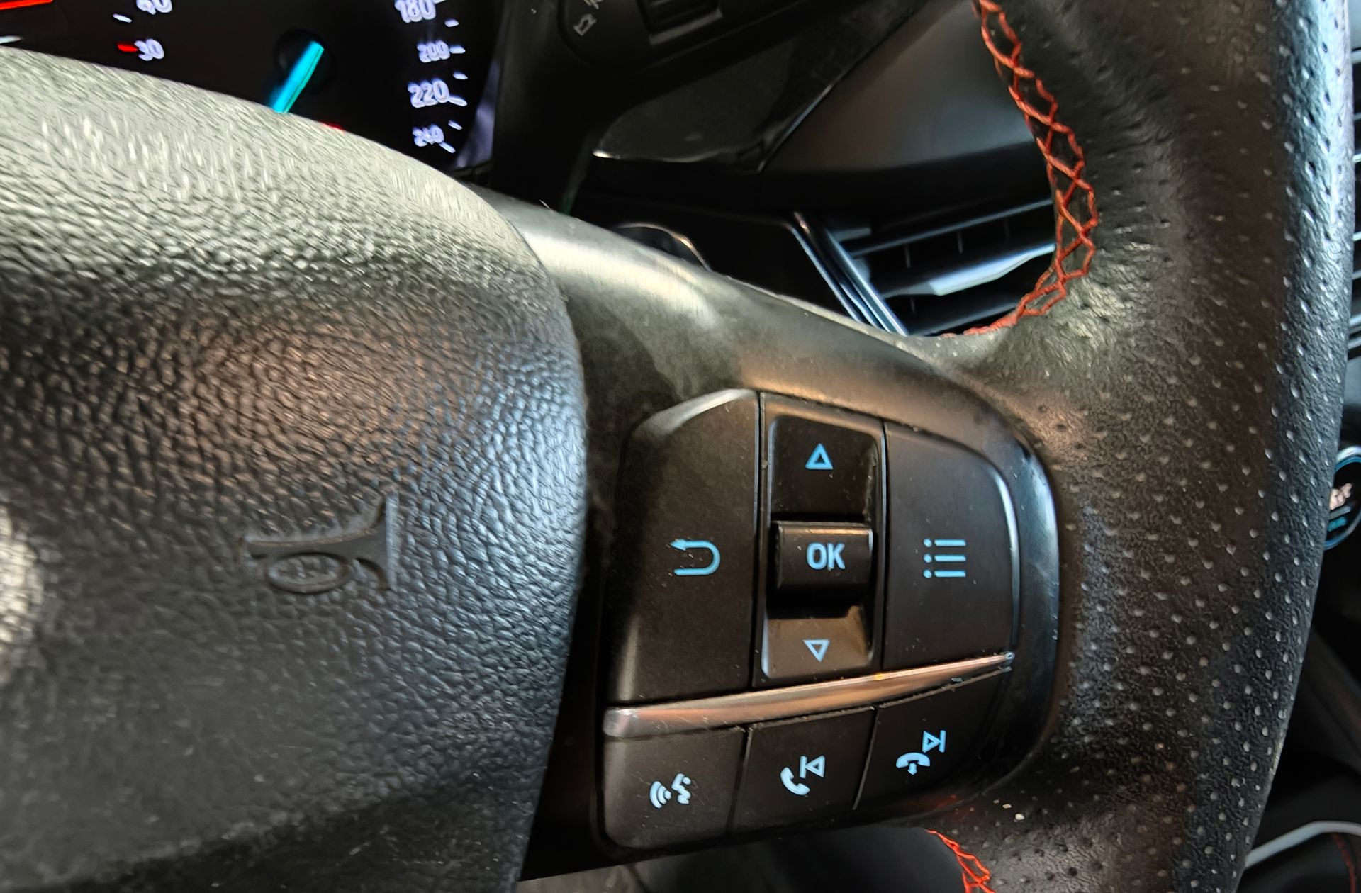 Ford Focus 1.5 EcoBlue ST-Line - foto 26