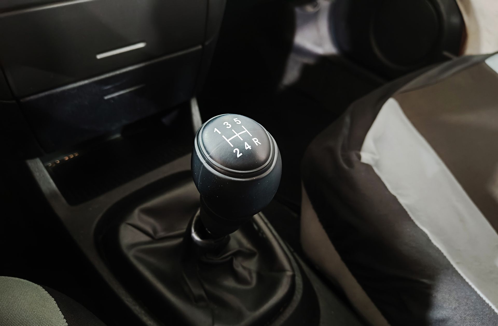 Mitsubishi Carisma 1.9 DI-D Comfort - foto 5
