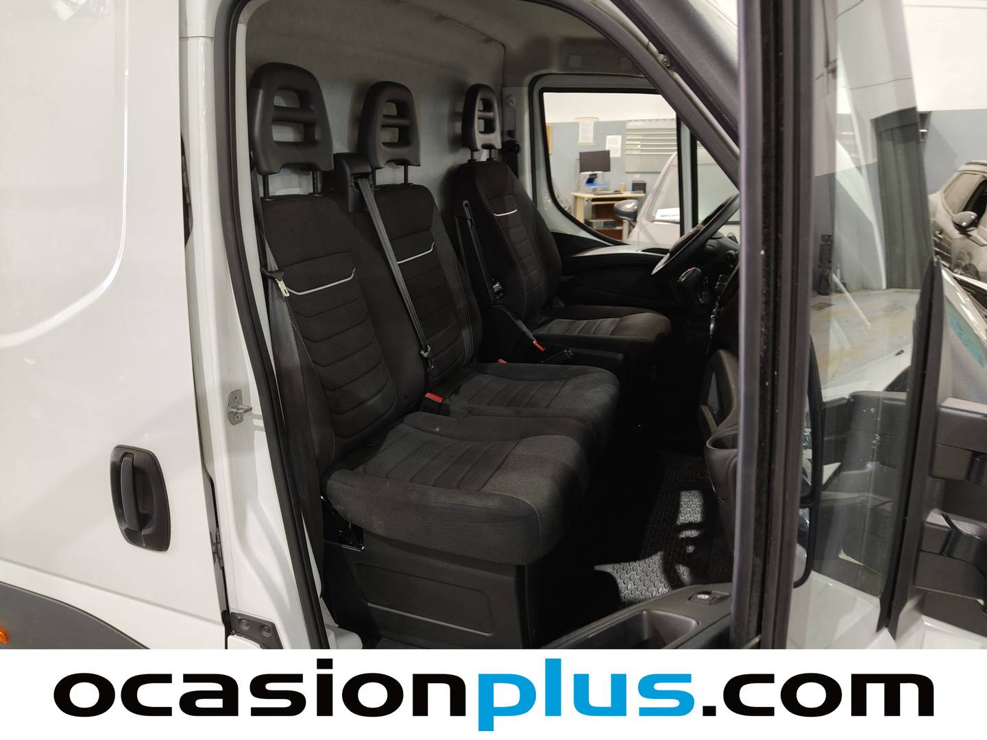 Foto Iveco Daily Iveco Daily 35C 18H A8 V 4100/H2 16 HD  (176 CV)