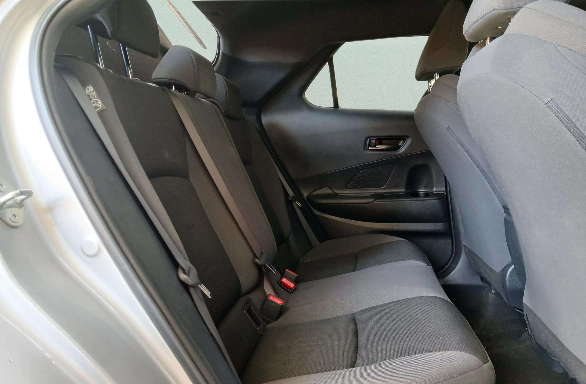 Toyota C-HR 140H Advance - foto 17