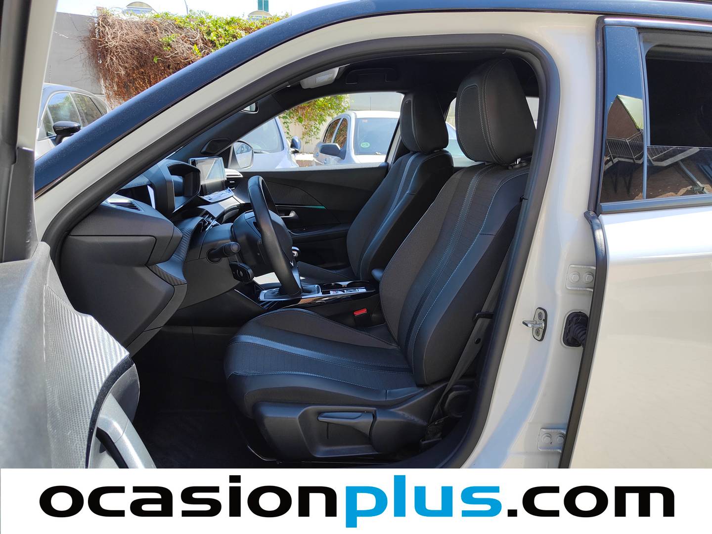 Foto asientos delanteros Peugeot 2008 Peugeot 2008 PureTech 100 S&S Allure Pack (100 CV)
