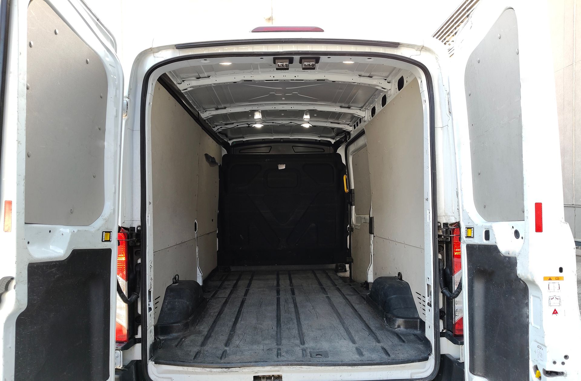 Ford Transit Furgon 350 L3H2 Trend - foto 11