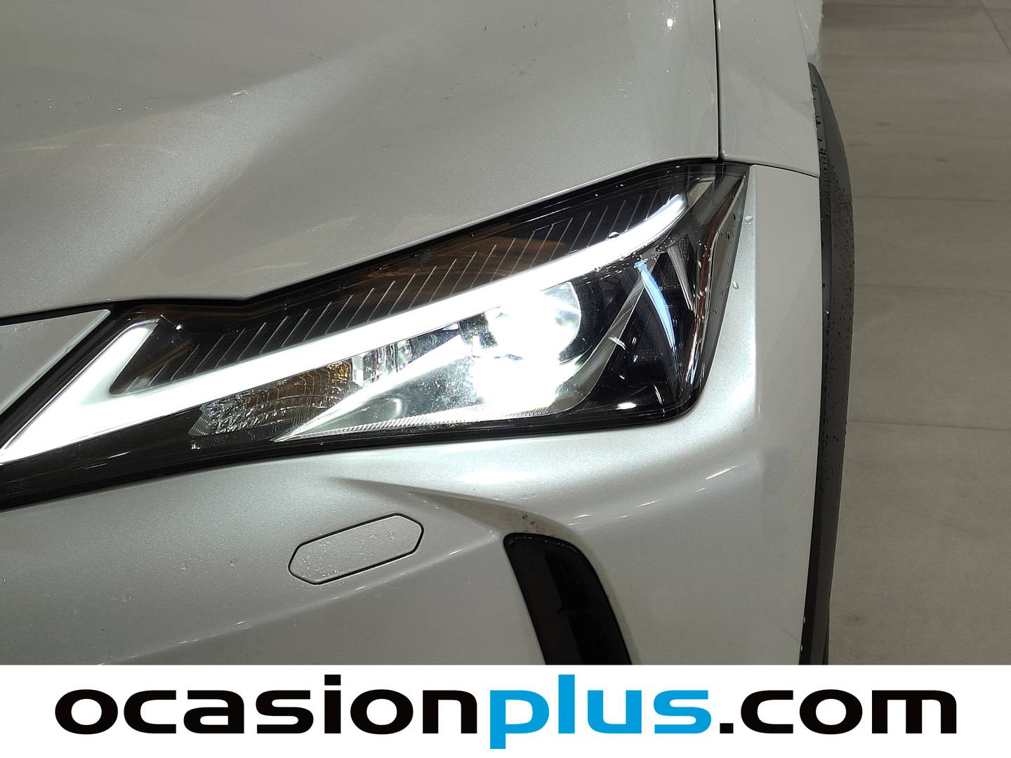 Foto Lexus UX Lexus UX 250h Business 2WD (184 CV)
