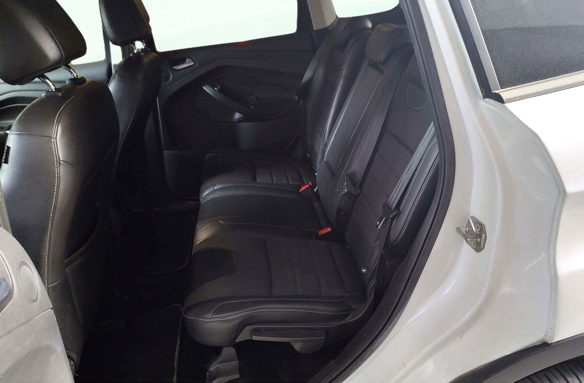 Ford Kuga 2.0 TDCi Titanium 4x4 Powershift - foto 9