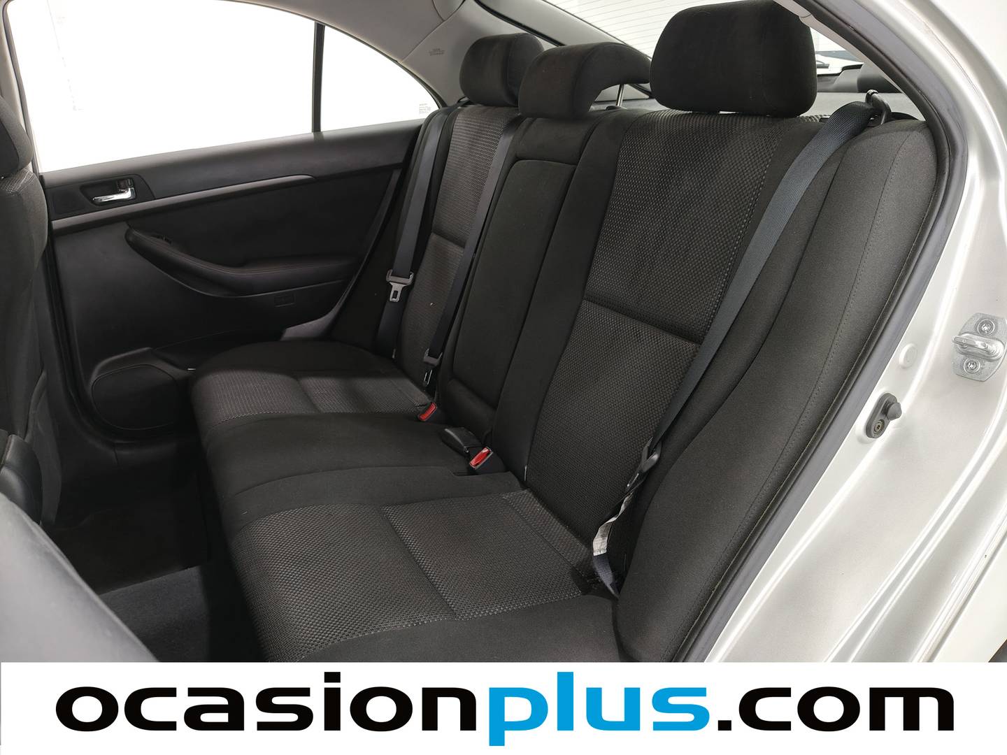 Foto asientos traseros Toyota Avensis Toyota Avensis 1.8 VVT-I Sol (129 CV)