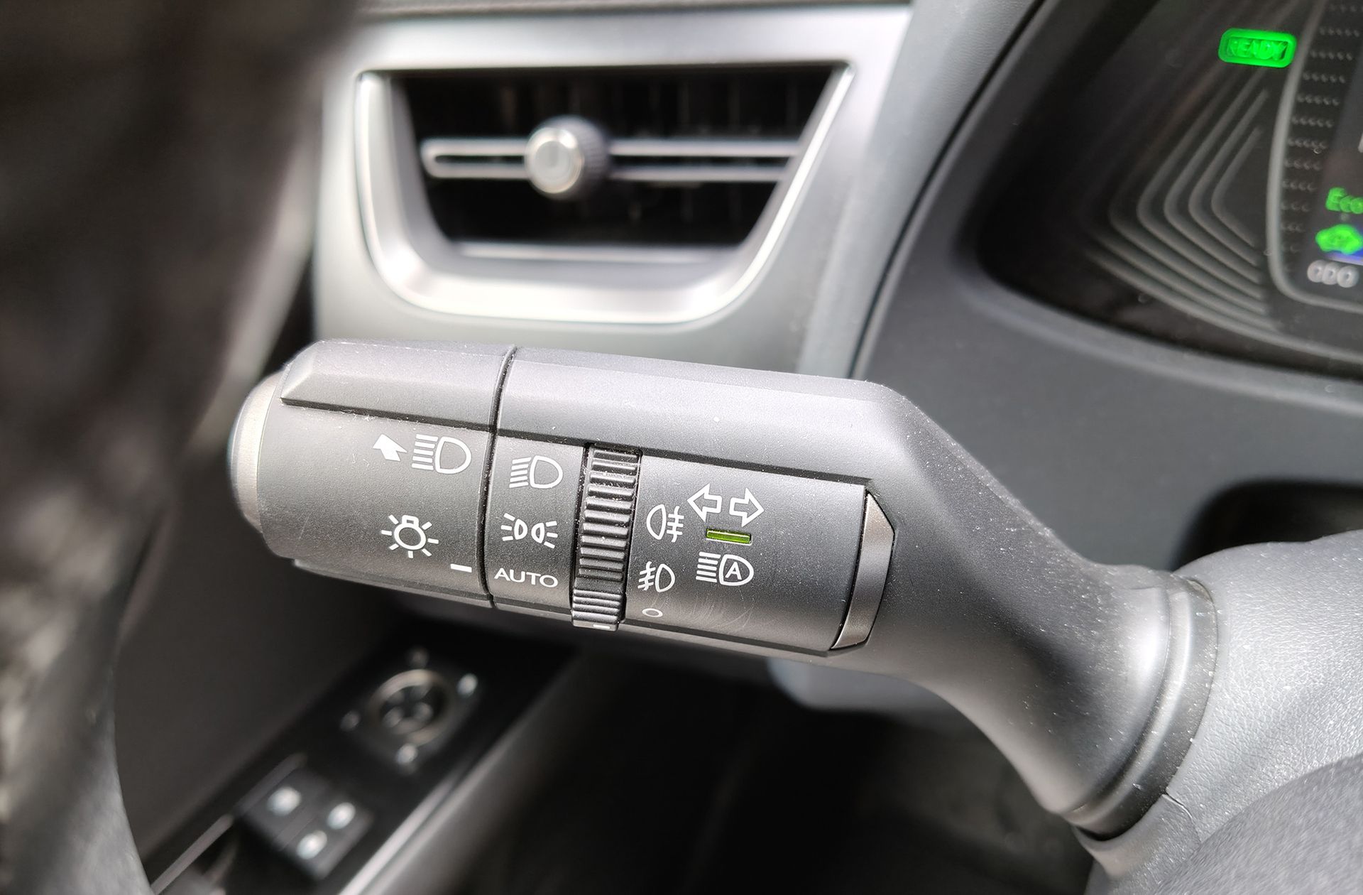Lexus UX 250h Premium - foto 29