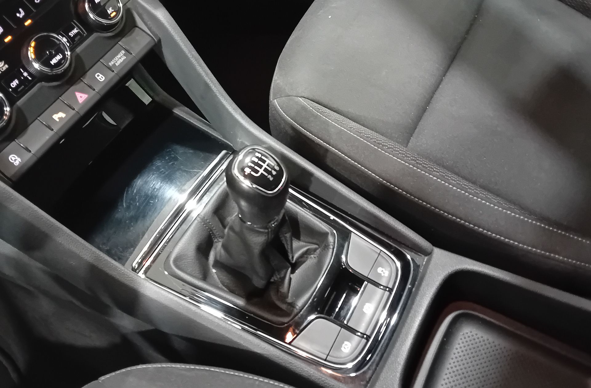 Škoda Karoq 2.0 TDI Selection - foto 5