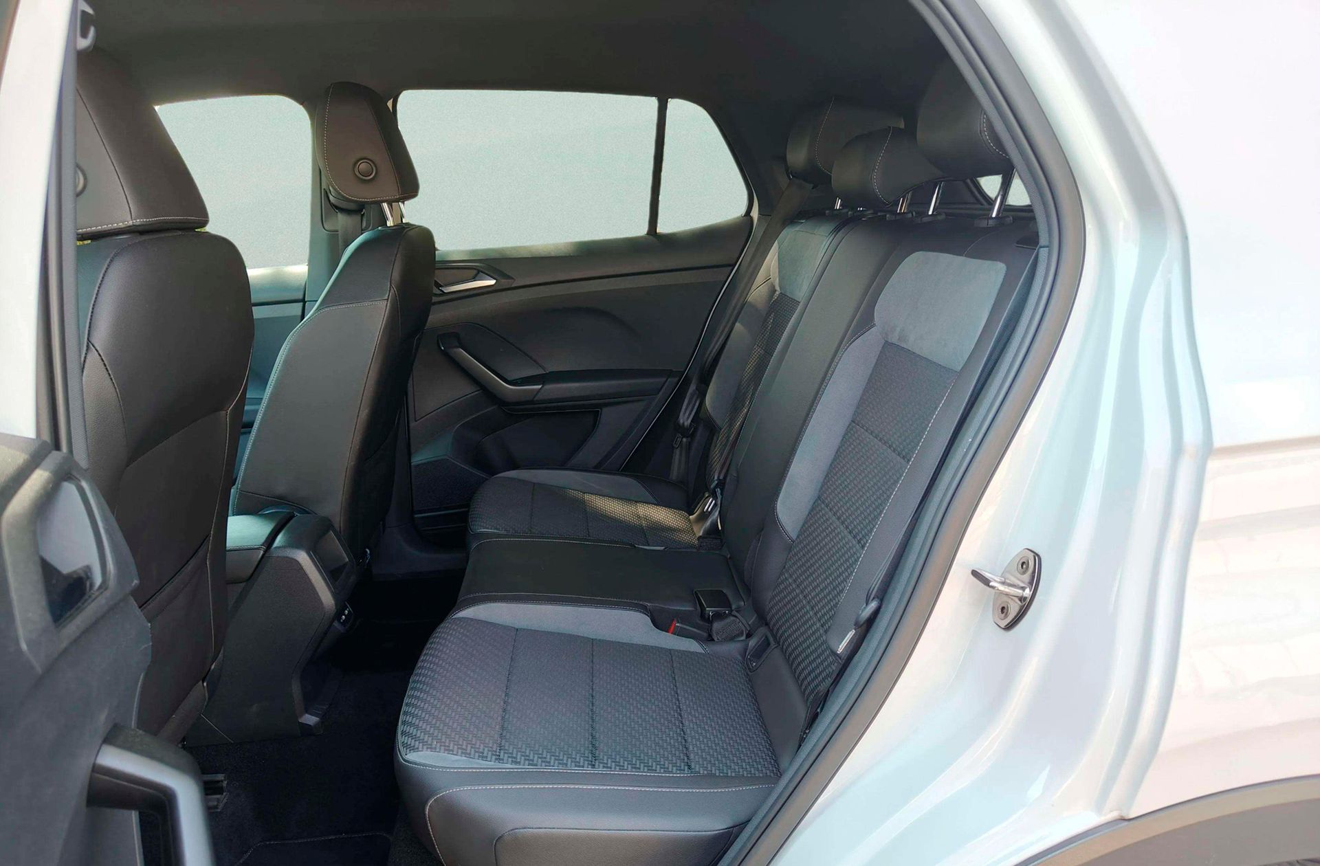 Volkswagen T-Cross Sport 1.5 TSI DSG Pack R-Line - foto 12