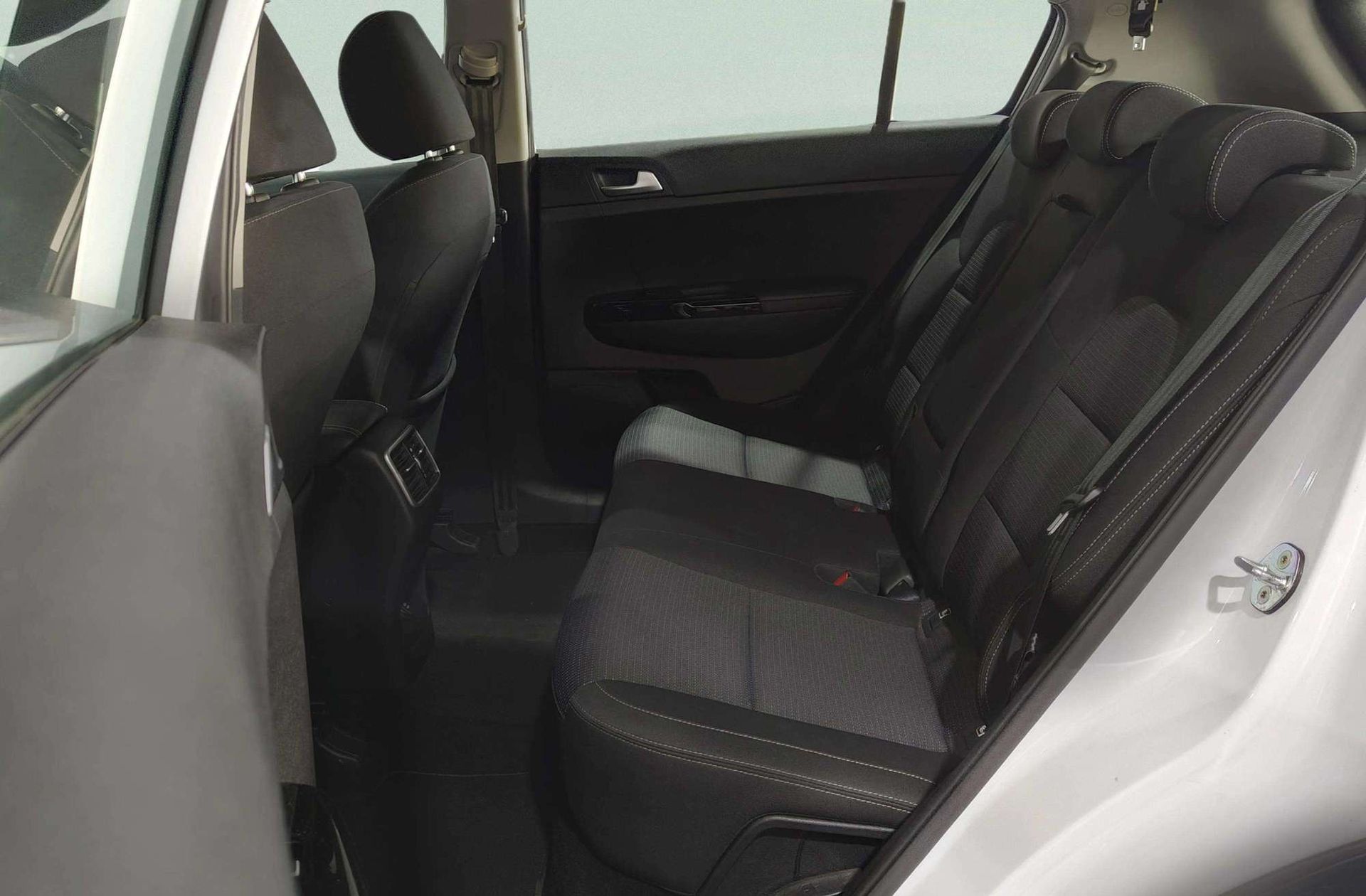 Kia Sportage 1.6 MHEV Drive 4x2 - foto 14
