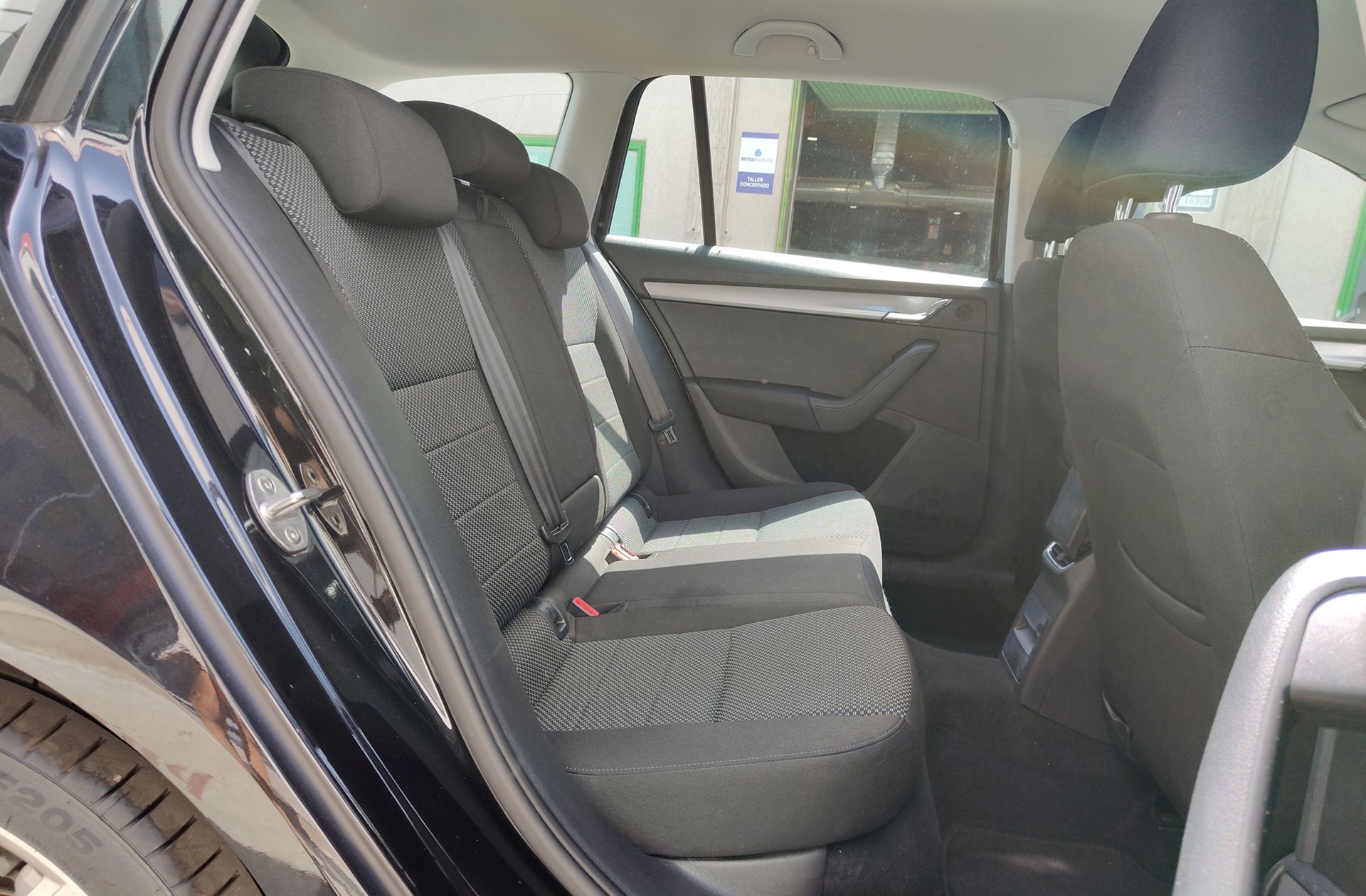 Škoda Octavia Combi Combi 1.6 TDI CR Ambition - foto 14