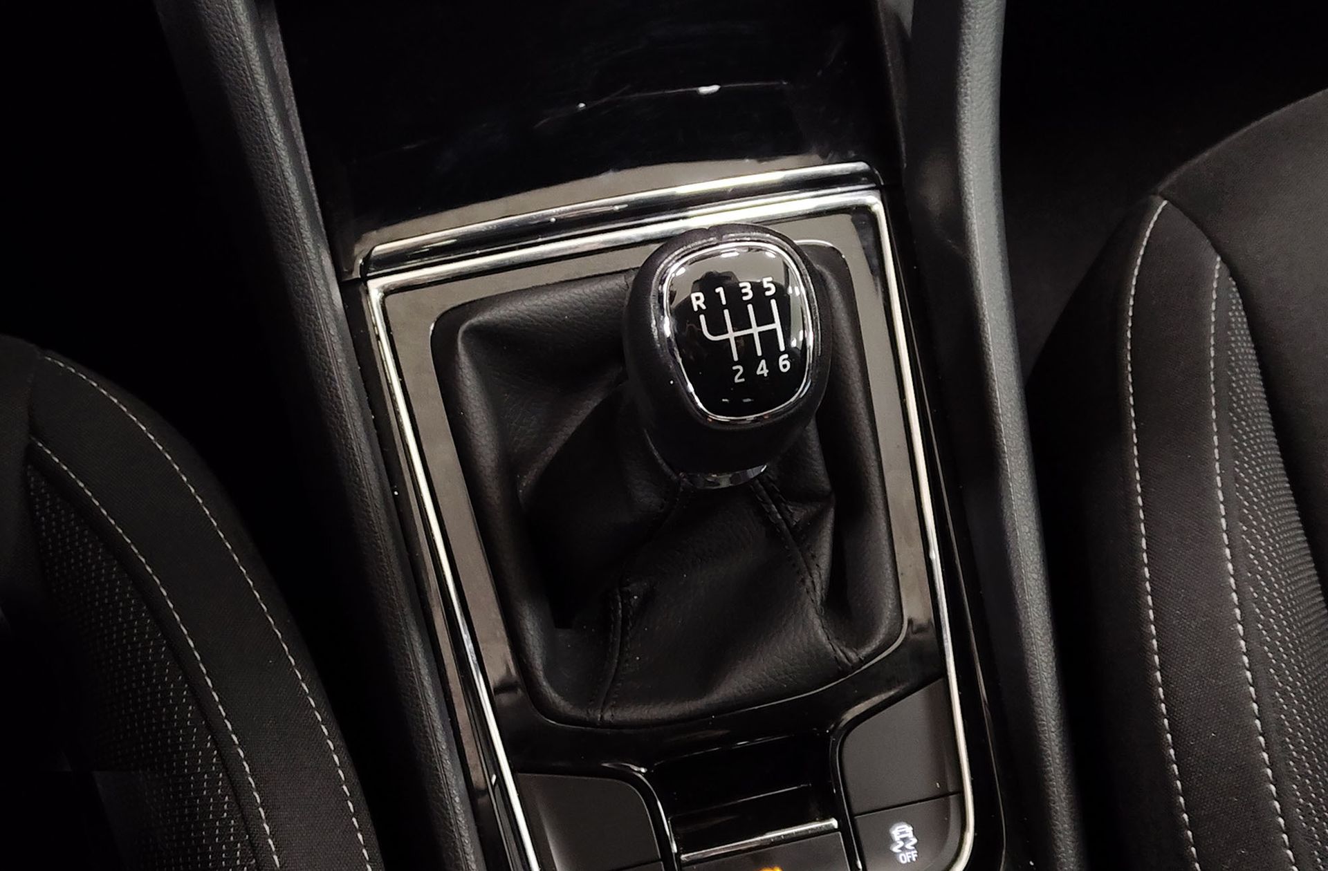 Škoda Karoq 2.0 TDI Selection - foto 5