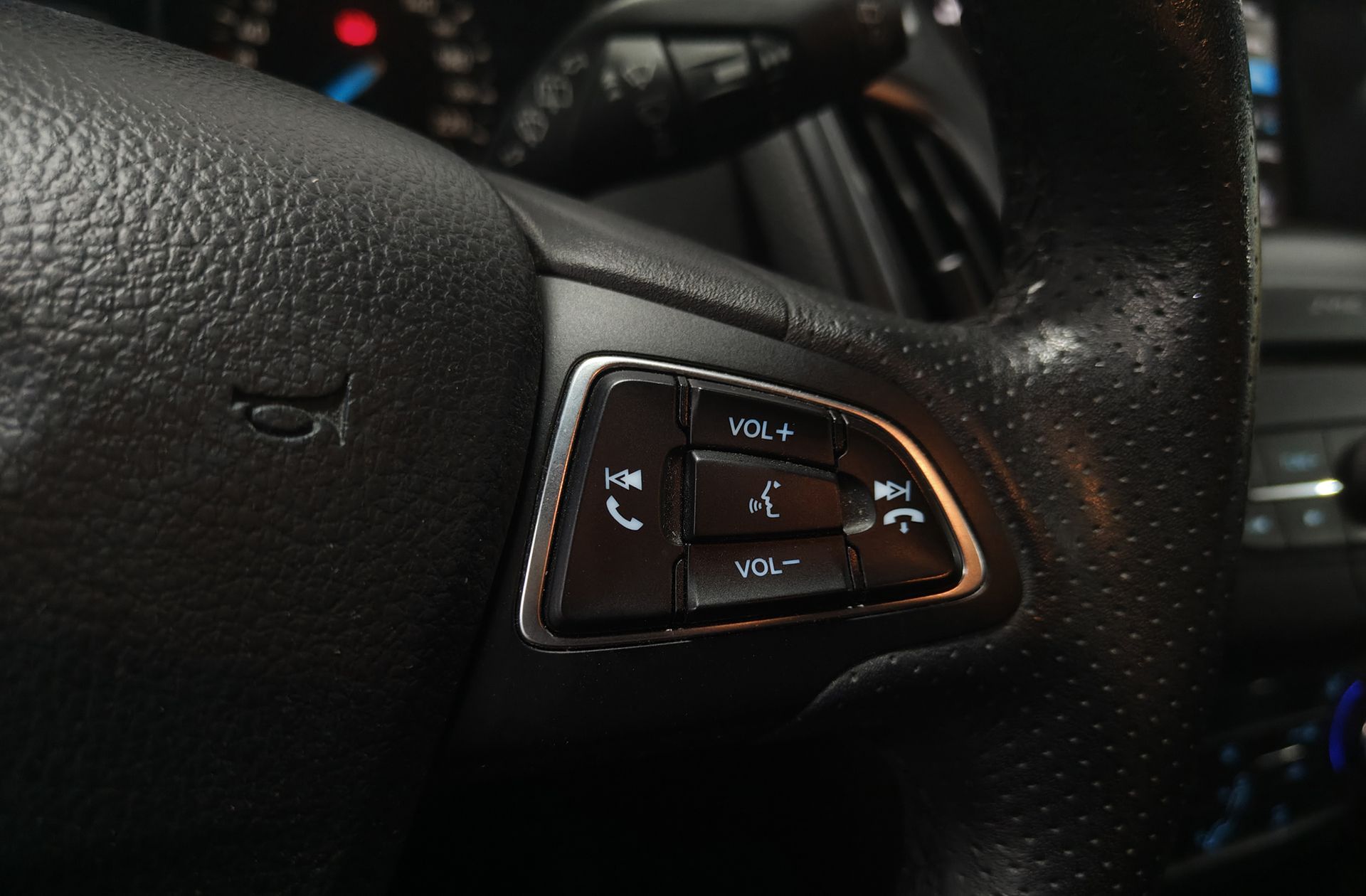 Ford Focus 1.0 EcoBoost ST-Line - foto 24